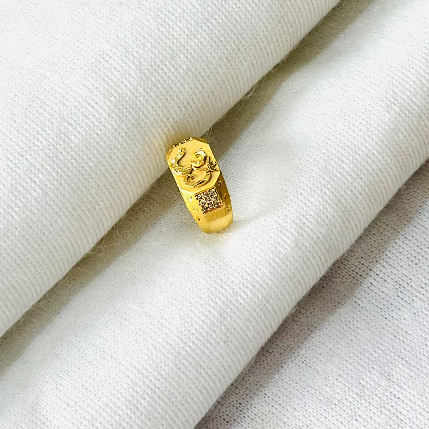 Gold ring with a Lord Ganesha motif