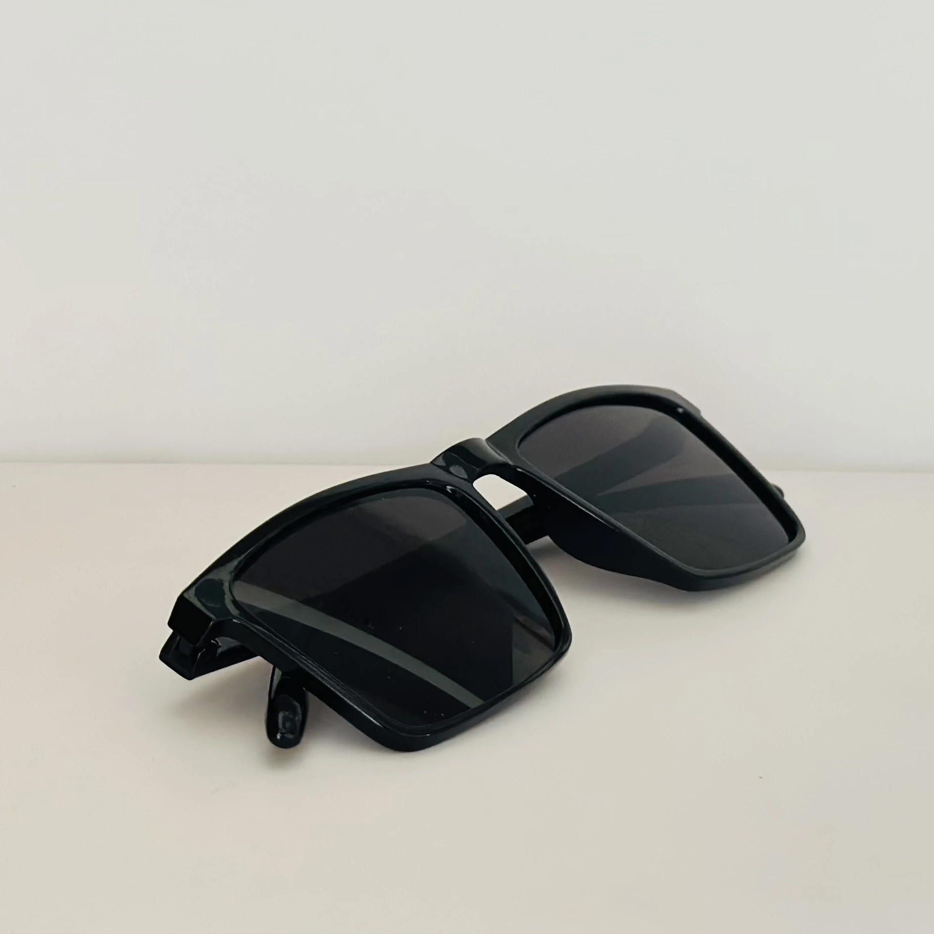 Tommy Hilfiger TH 2077/S sunglasses in black with carbon fiber temples.