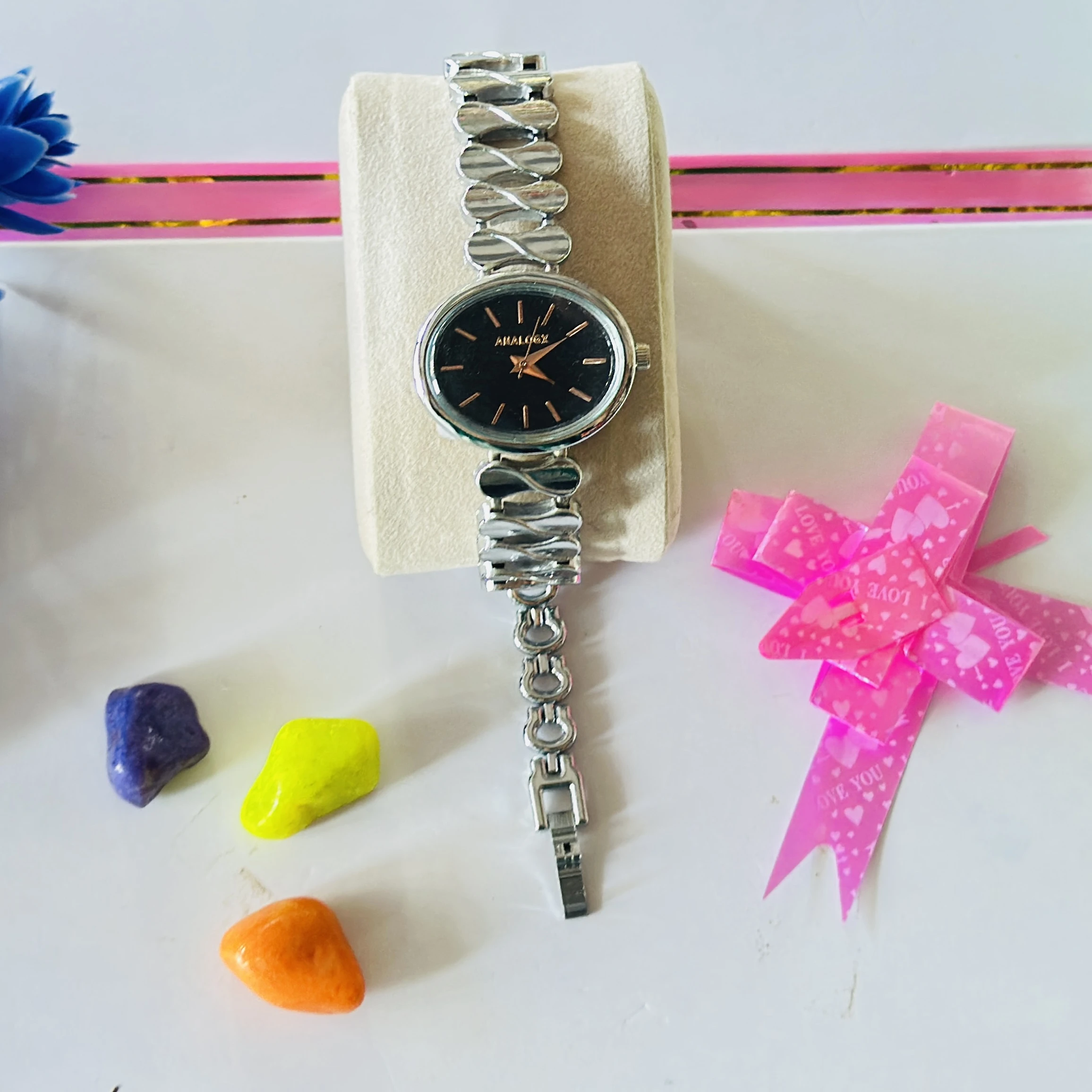 Fronex branded women's analog wristwatch