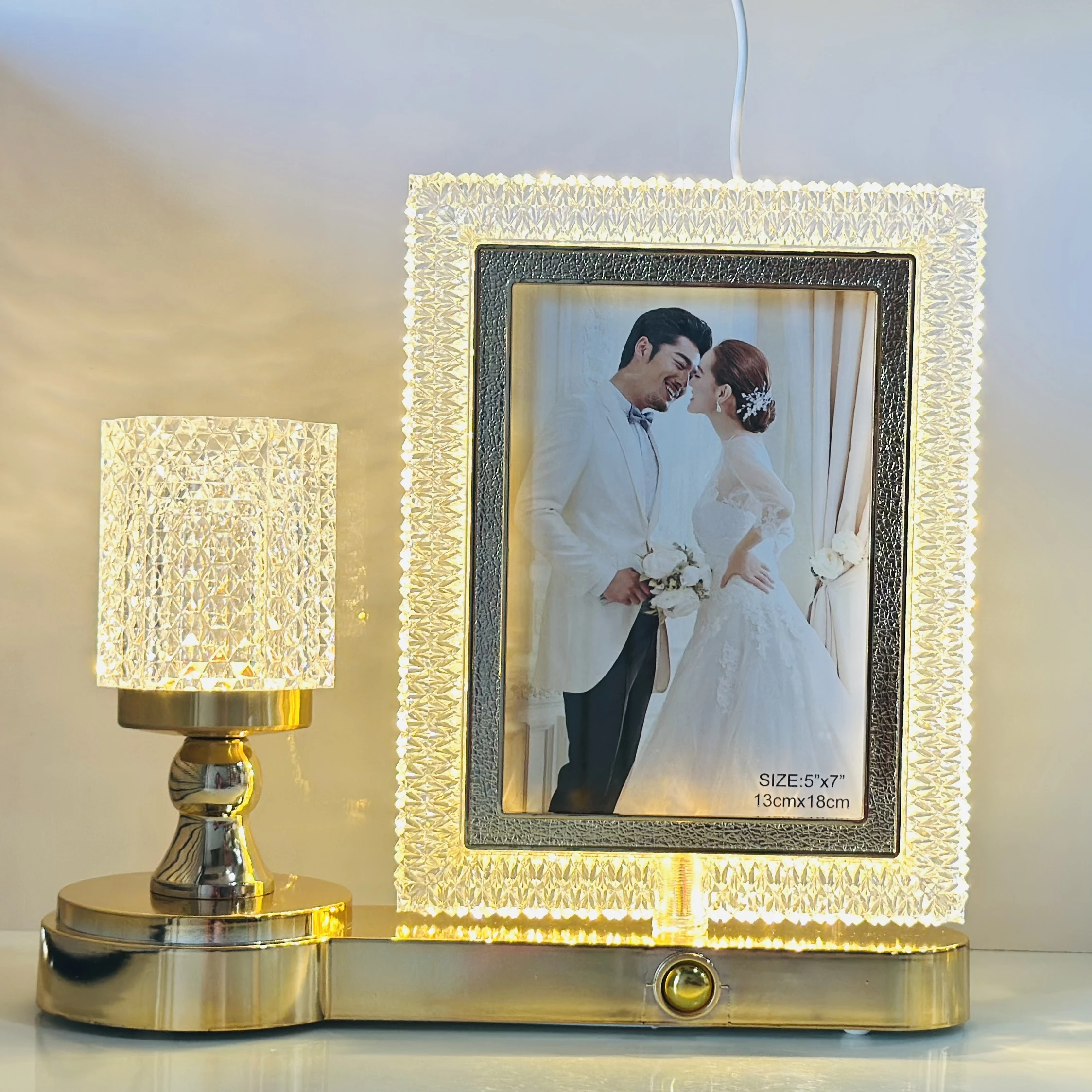 Romantic LED Dome Lamp with Kissing Couple