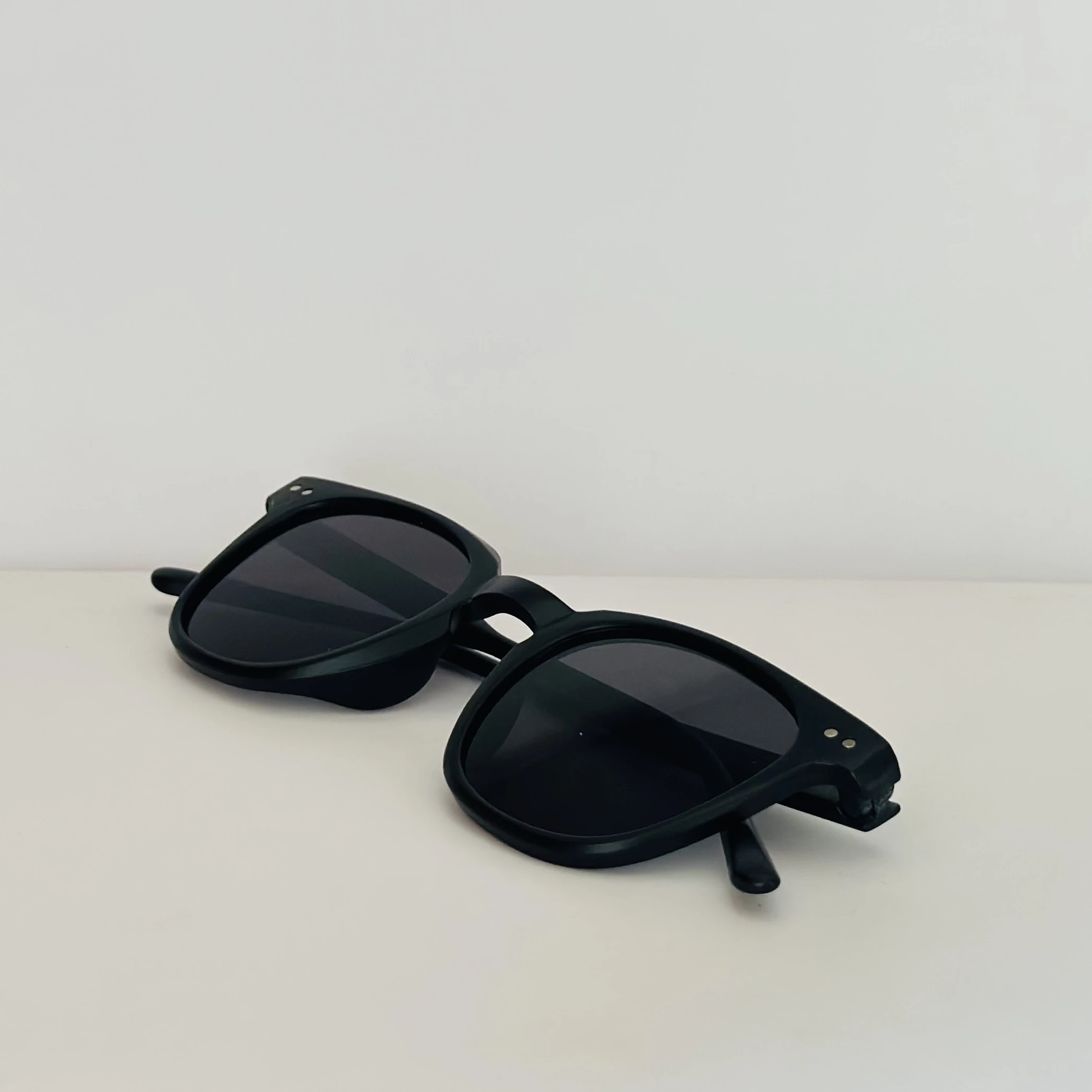 Clark n' Palmer black aviator-style sunglasses