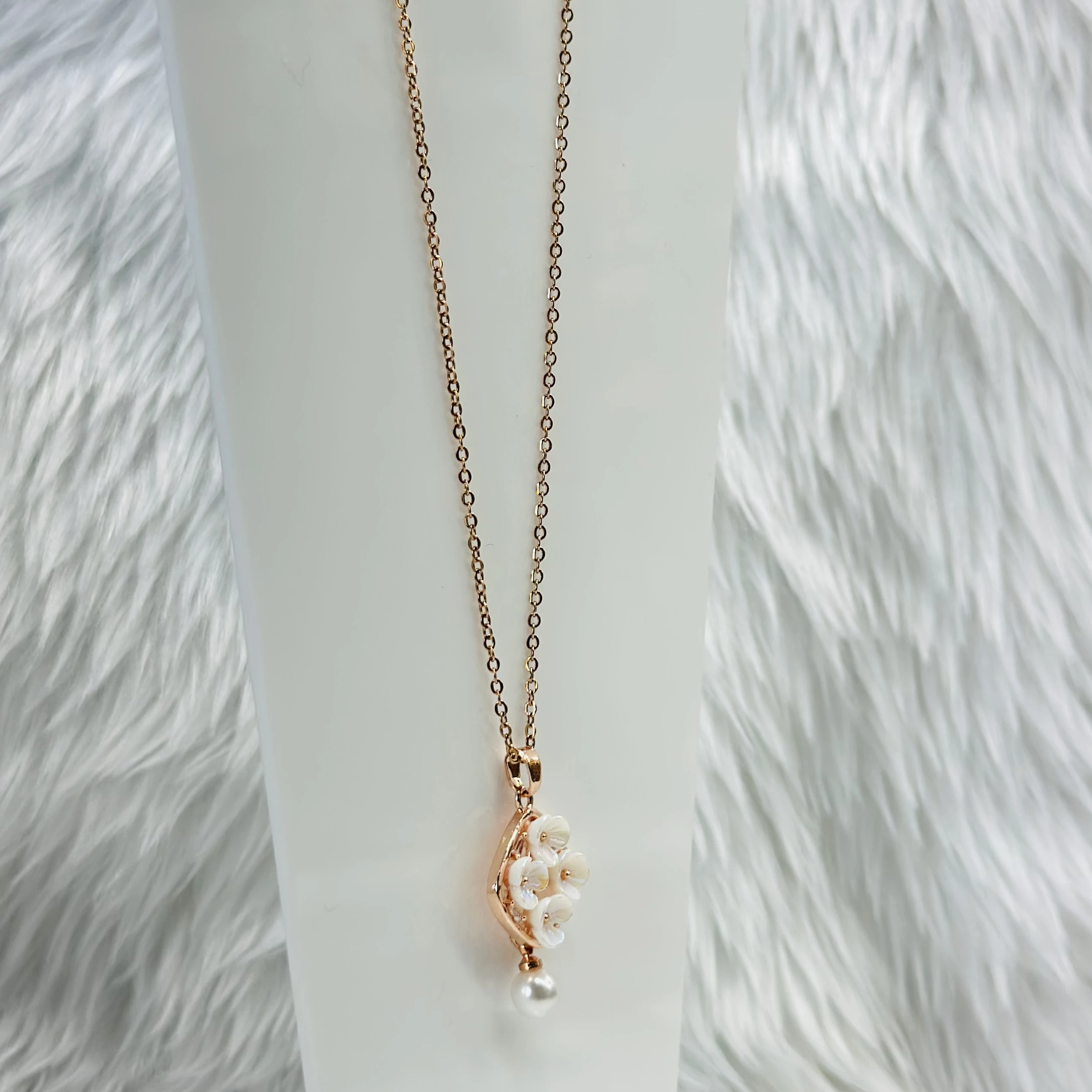 Chopard Happy Hearts Flowers pendant