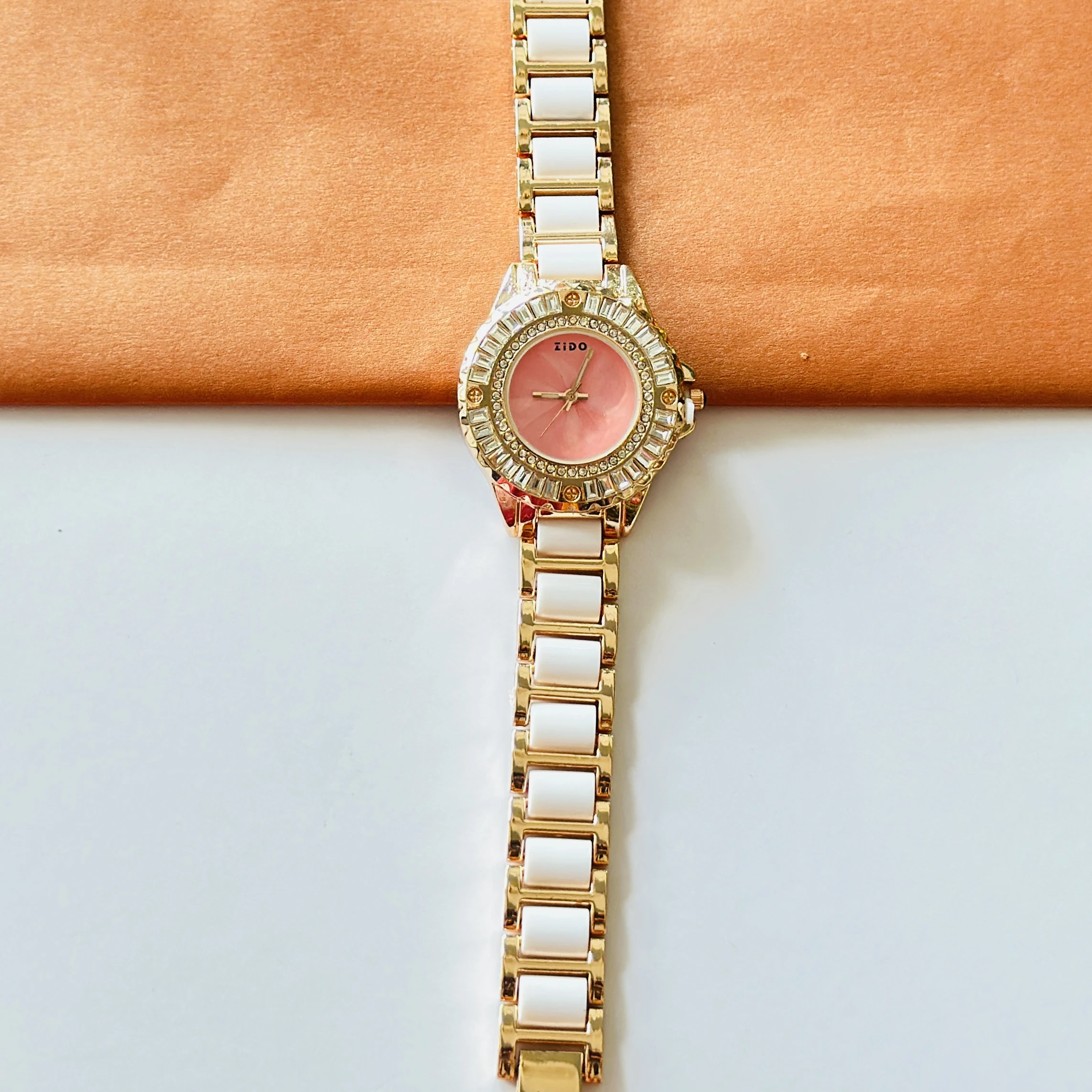Quartz analog Watch