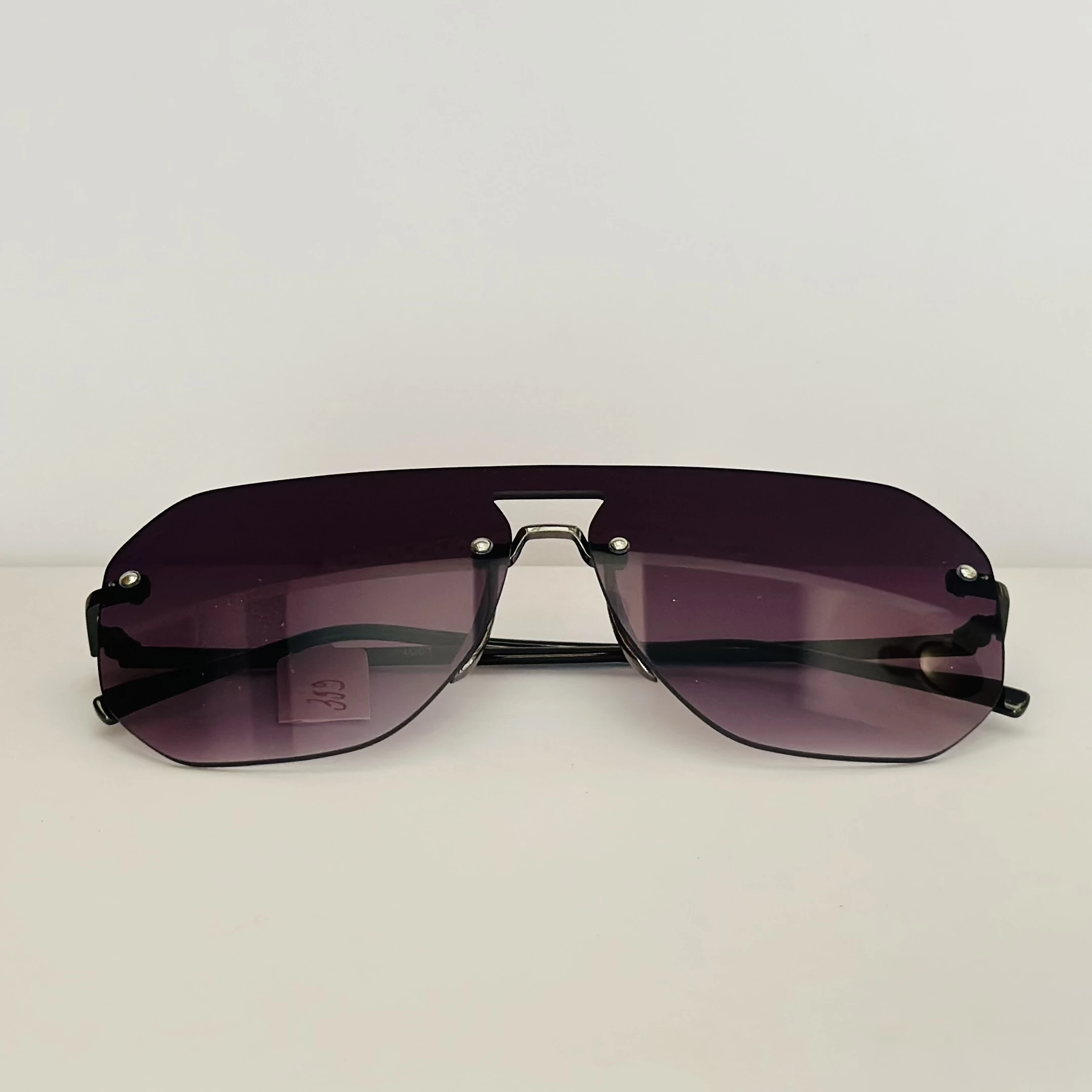 Unisex aviator-style sunglasses