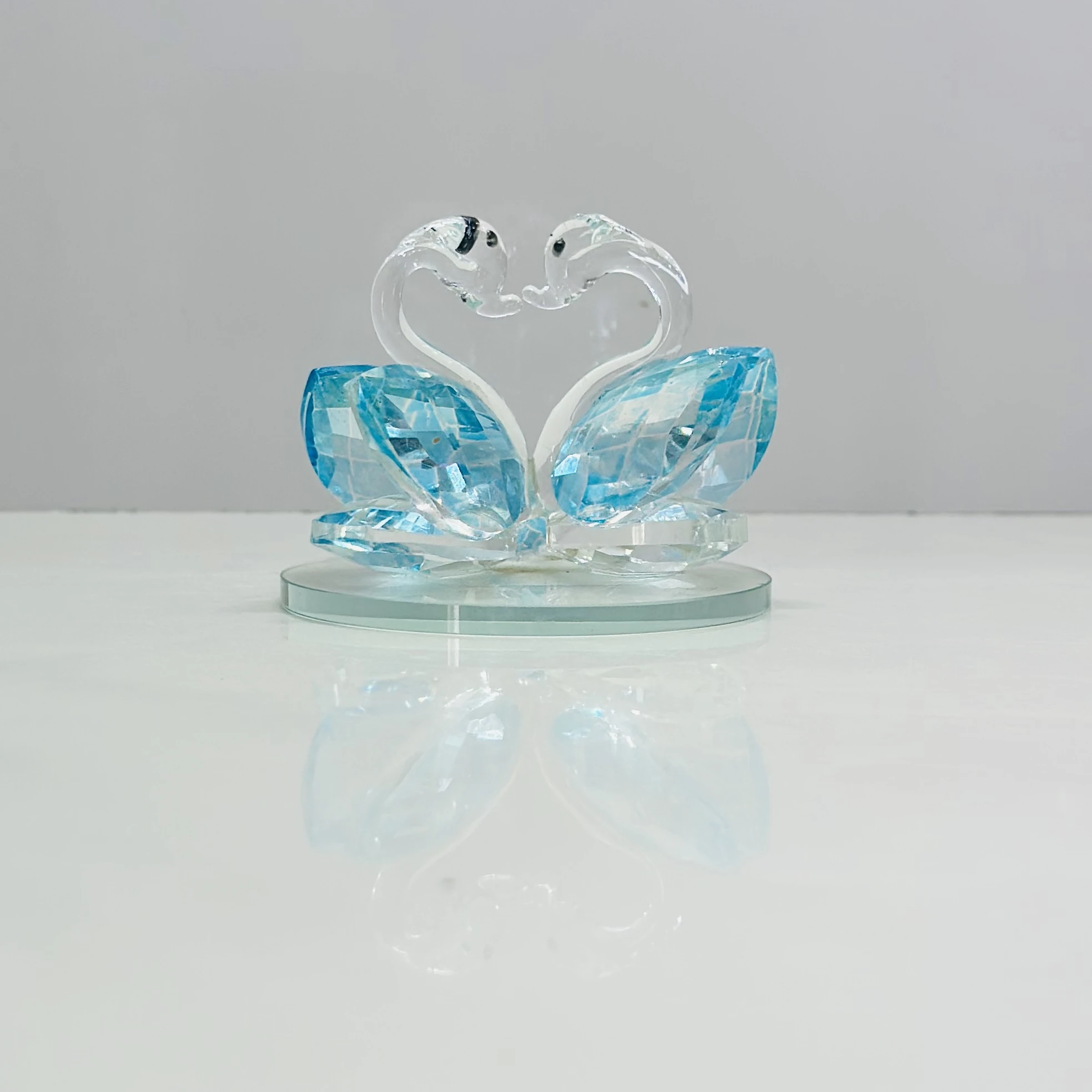 Crystal Swan Paperweight Figurine Glass Figure (SKU-5QYMVW)