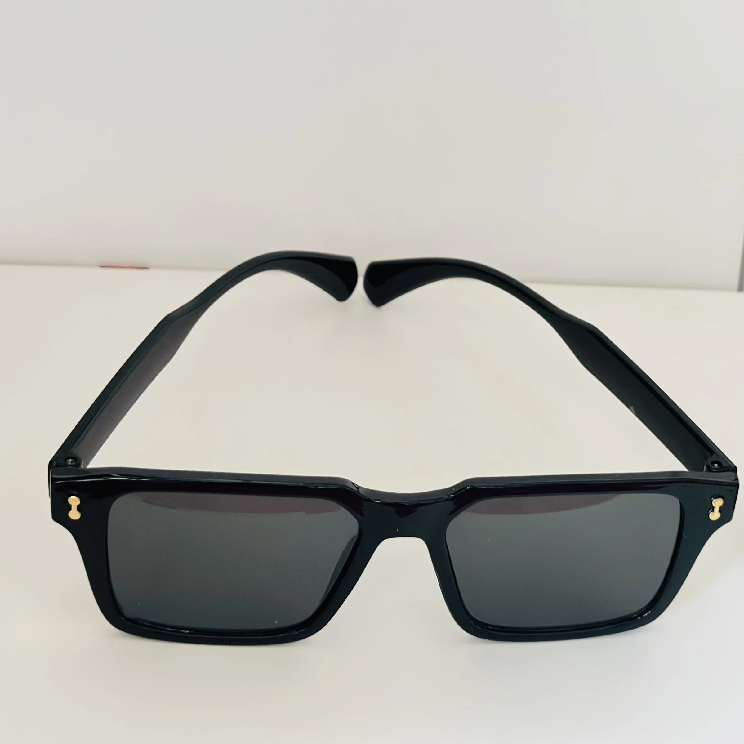 Black square sunglasses