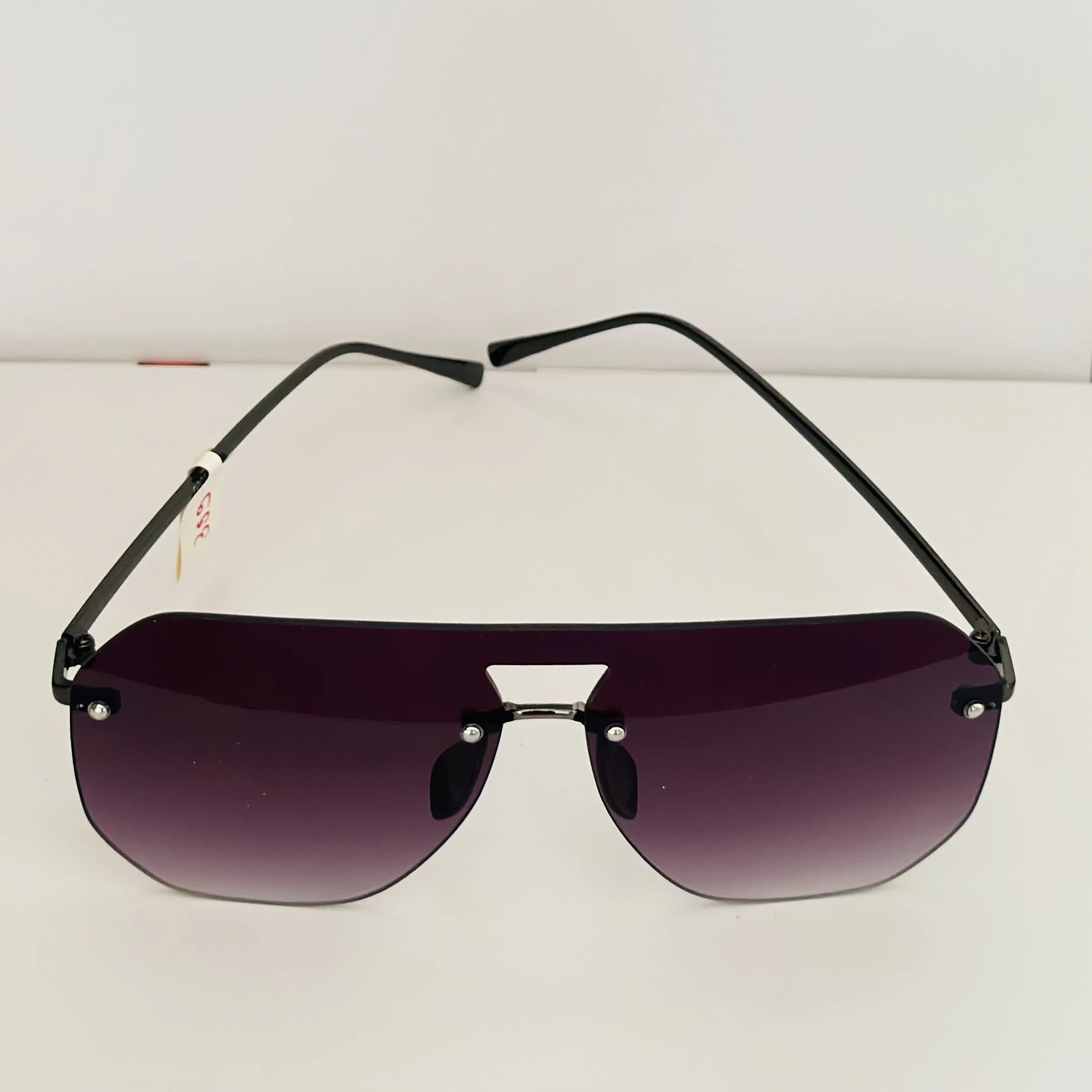 Unisex aviator-style sunglasses