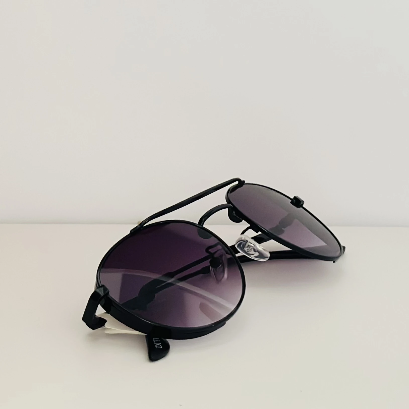 Black metal aviator-style sunglasses