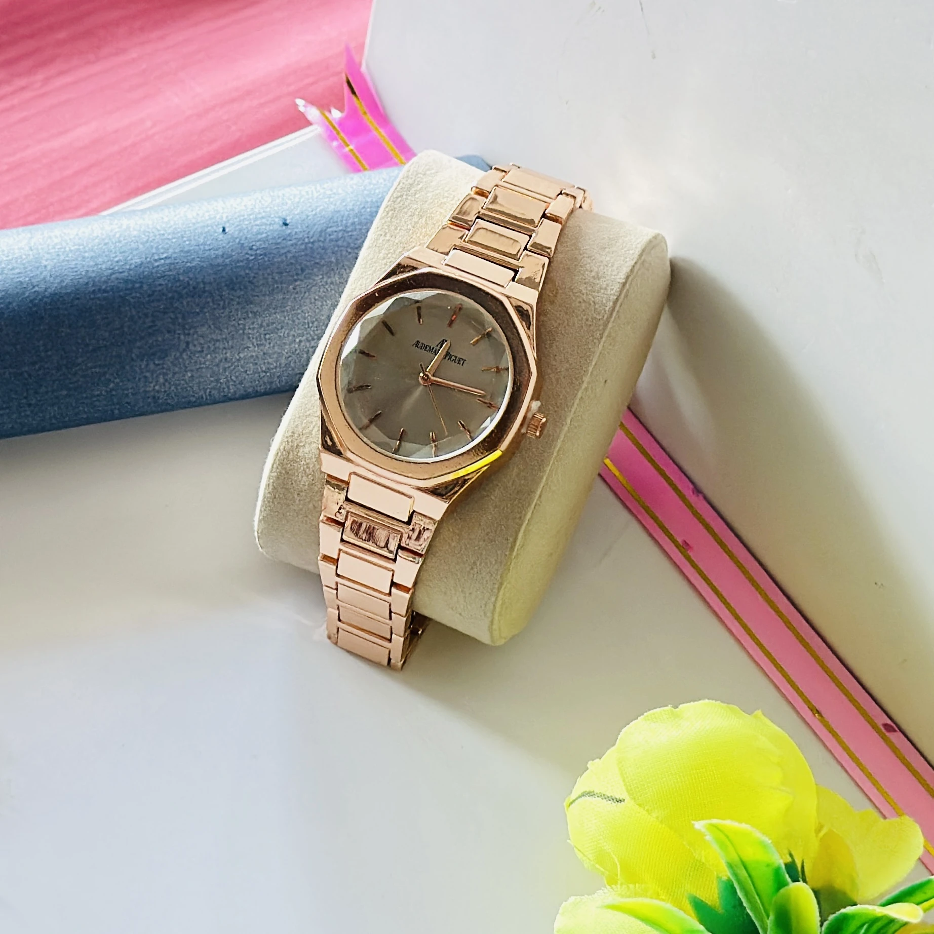 Analogue watch for girls