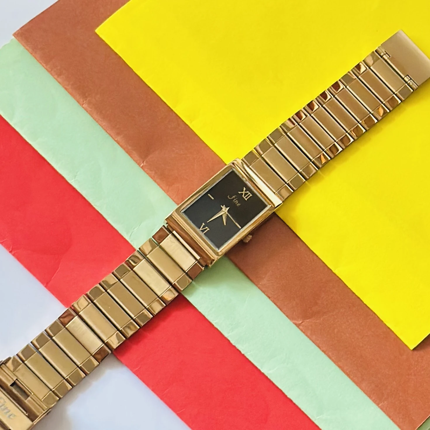 Gold -tone analog quartz watch with a metal strap.