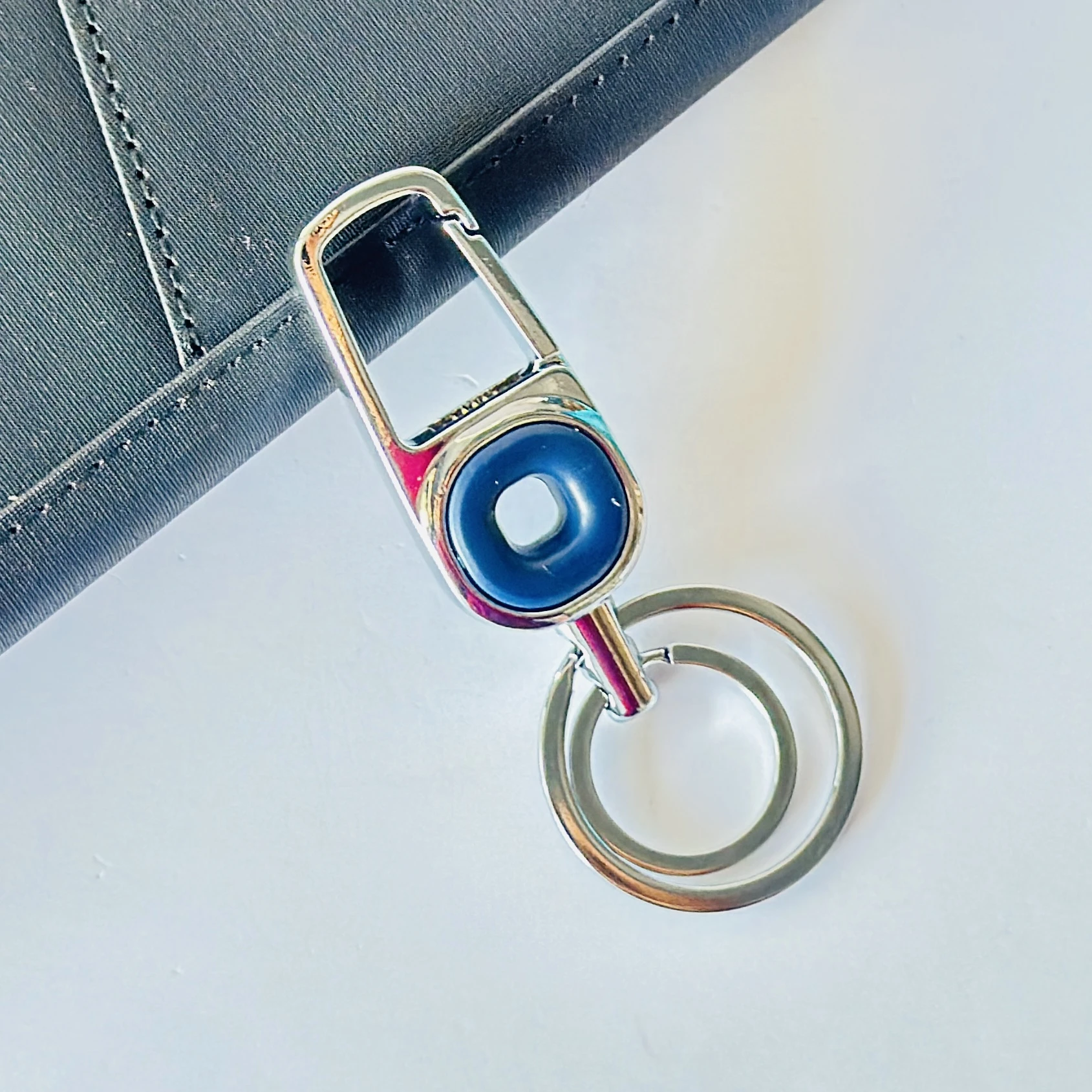 Novelty stylish hook locking silver metal carabiner keychain