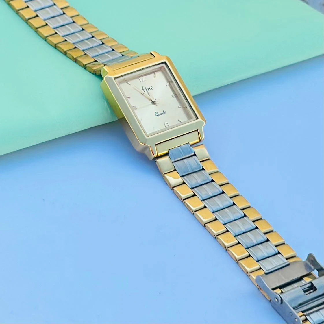 Man’s analog watch