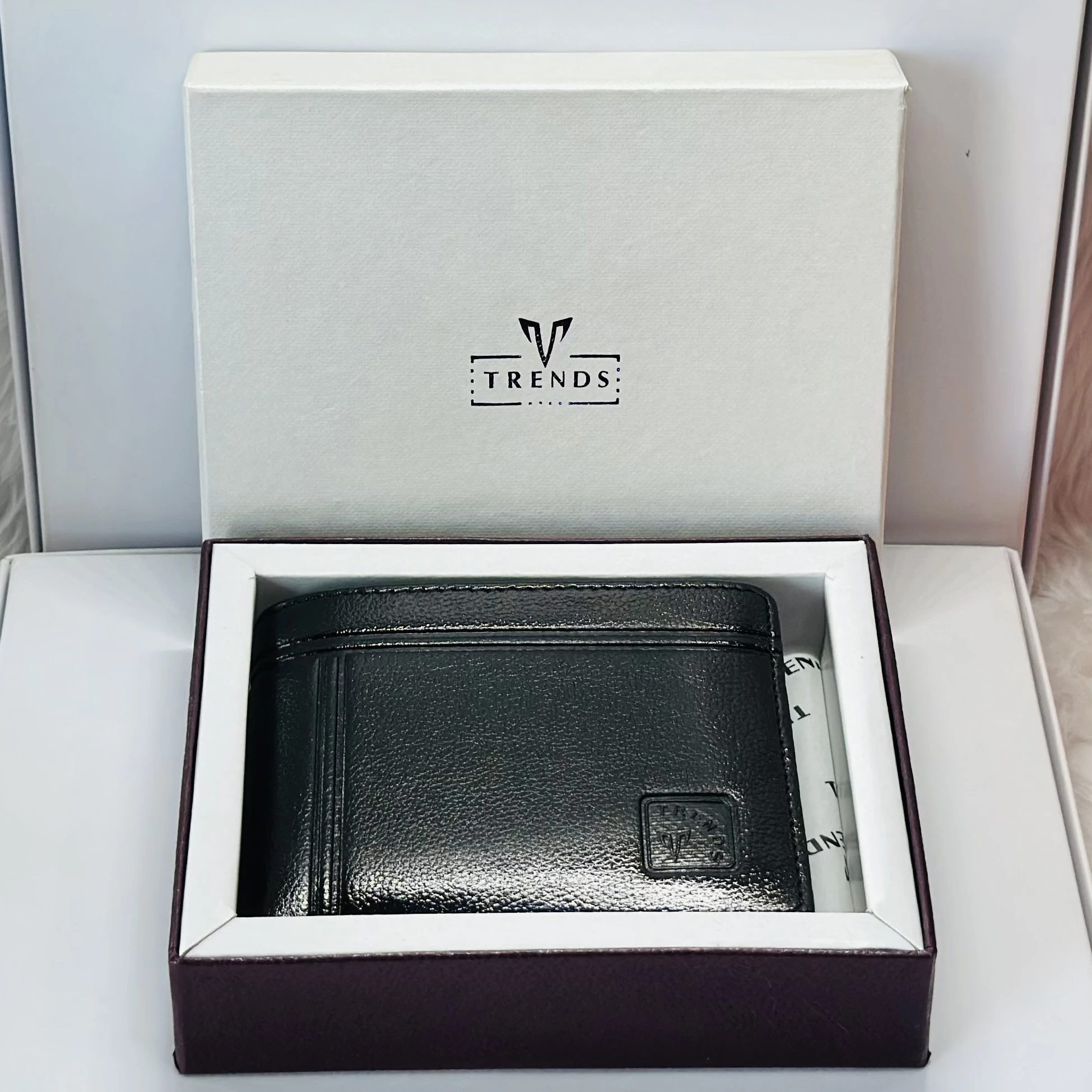 TRENDS black formal bi-fold wallet for men.
