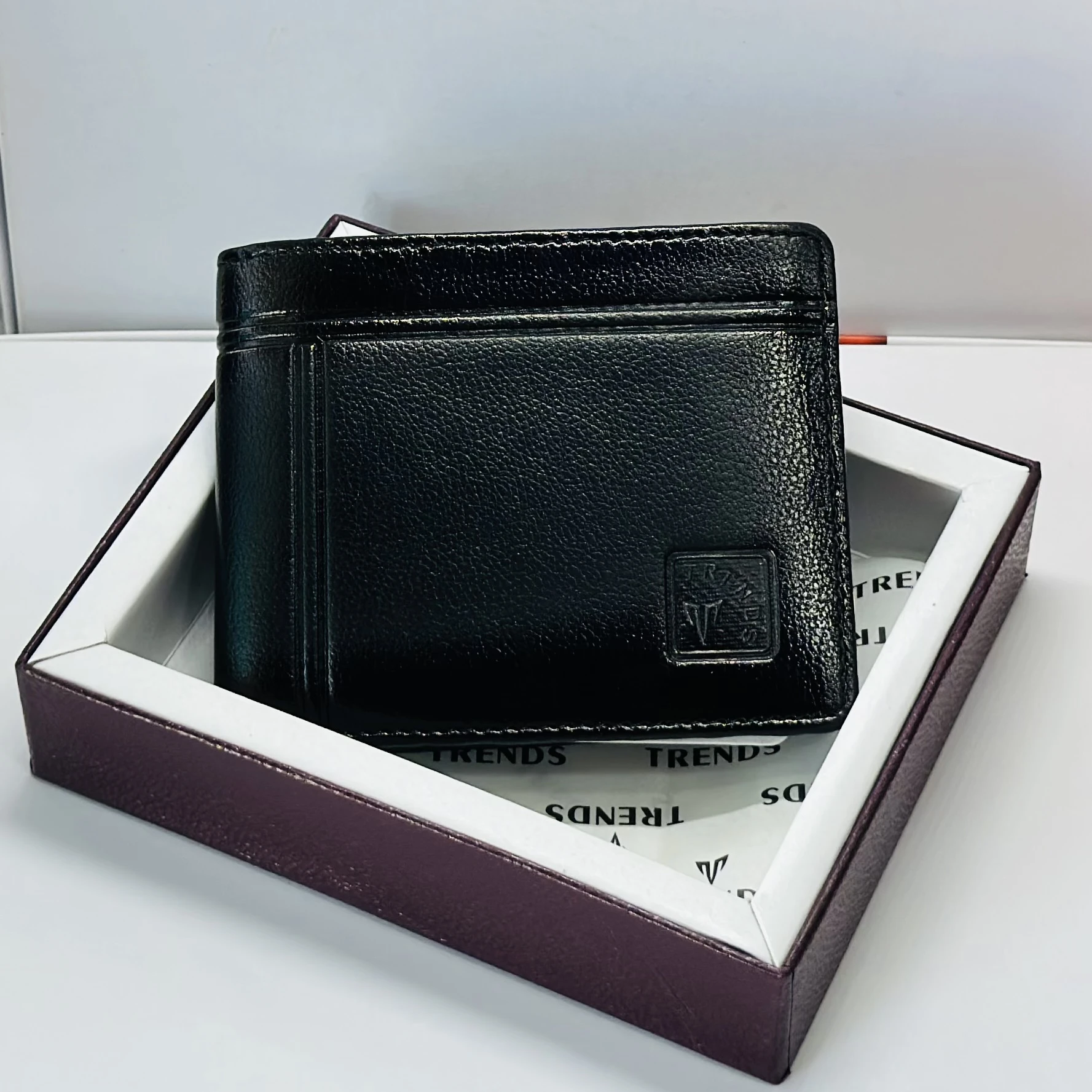 TRENDS black formal bi-fold wallet for men.