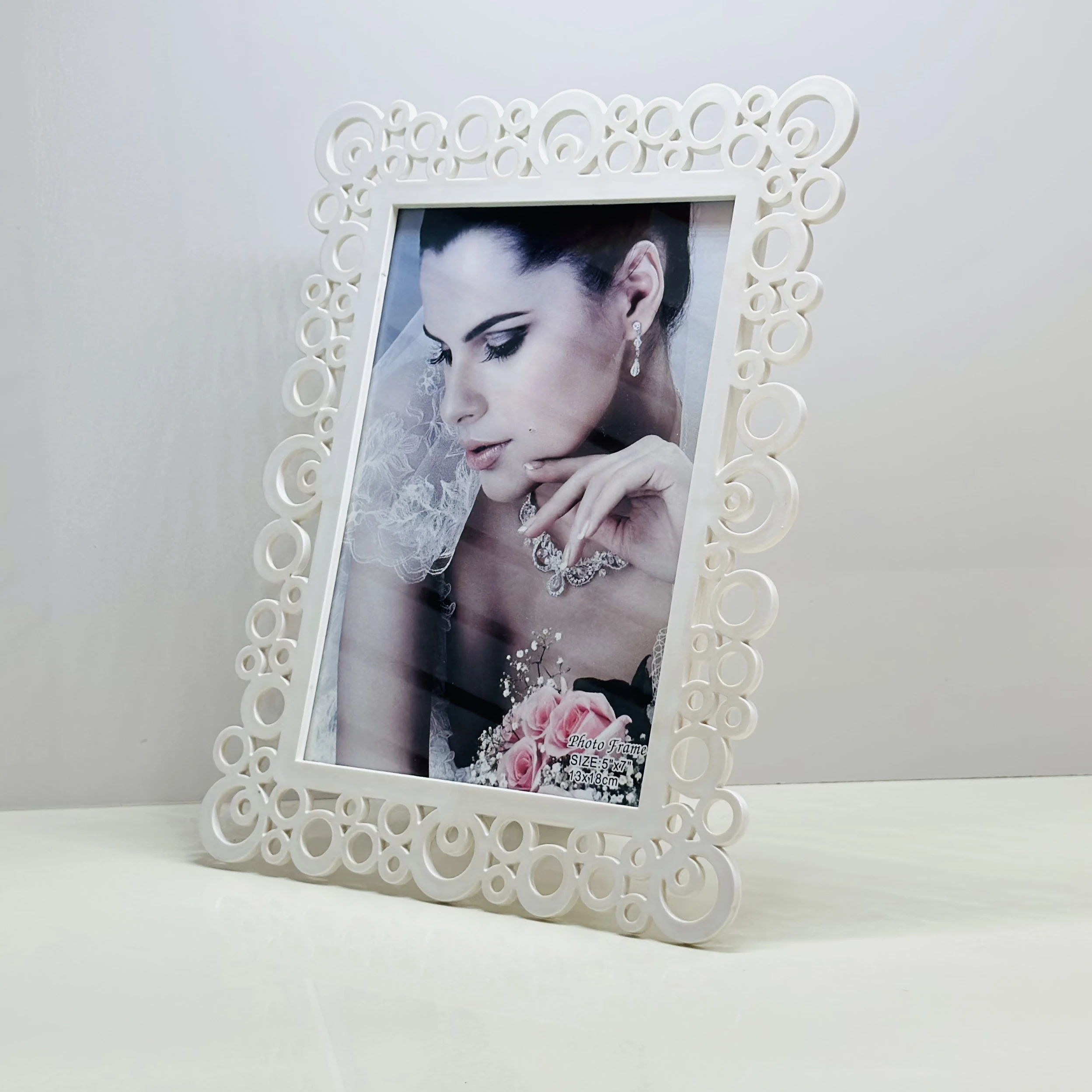 White Circular Motif Photo Frame (SKU-LCN4LI)