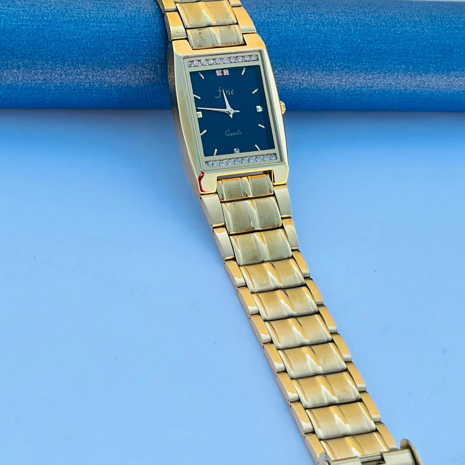 Man’s analog watch