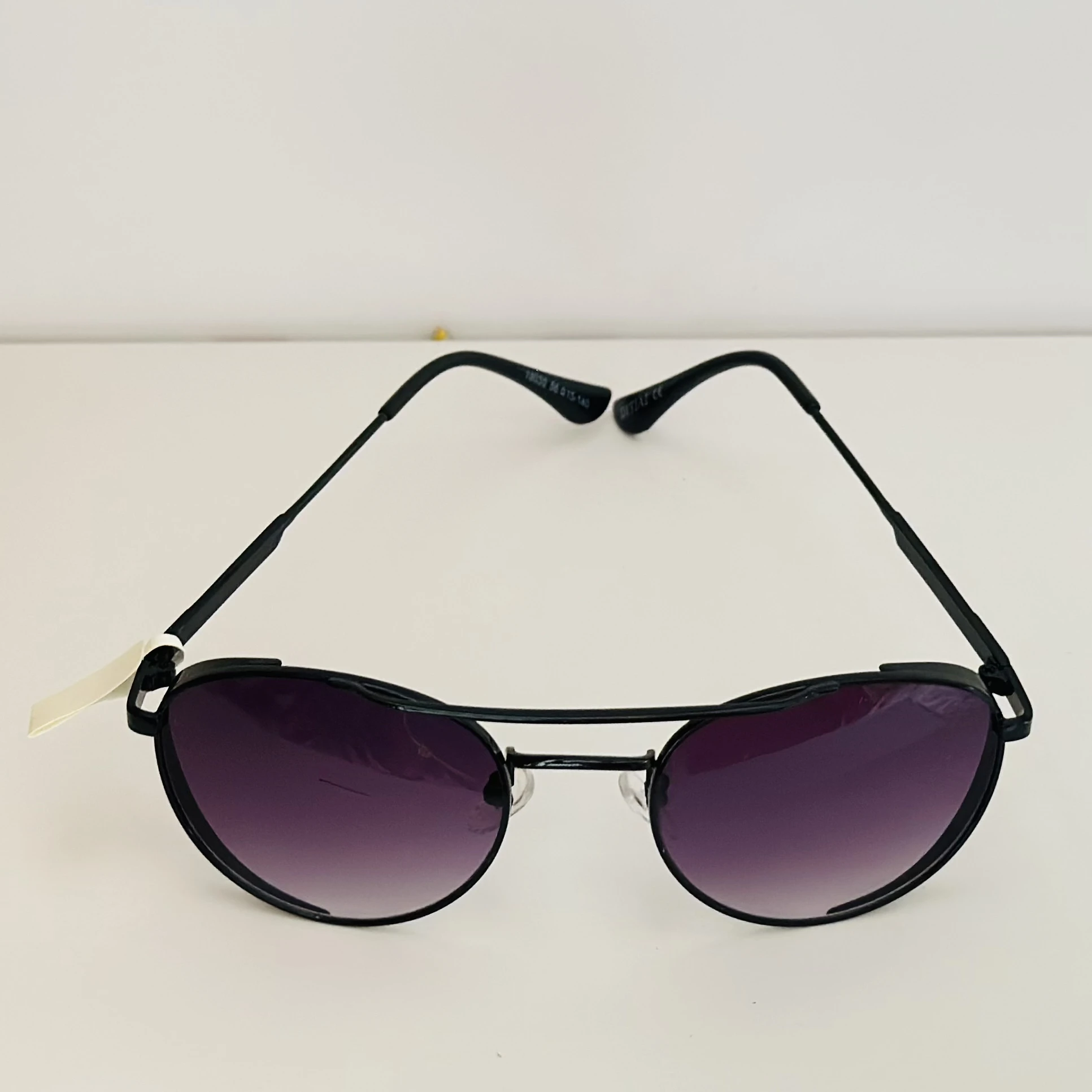 Black metal aviator-style sunglasses