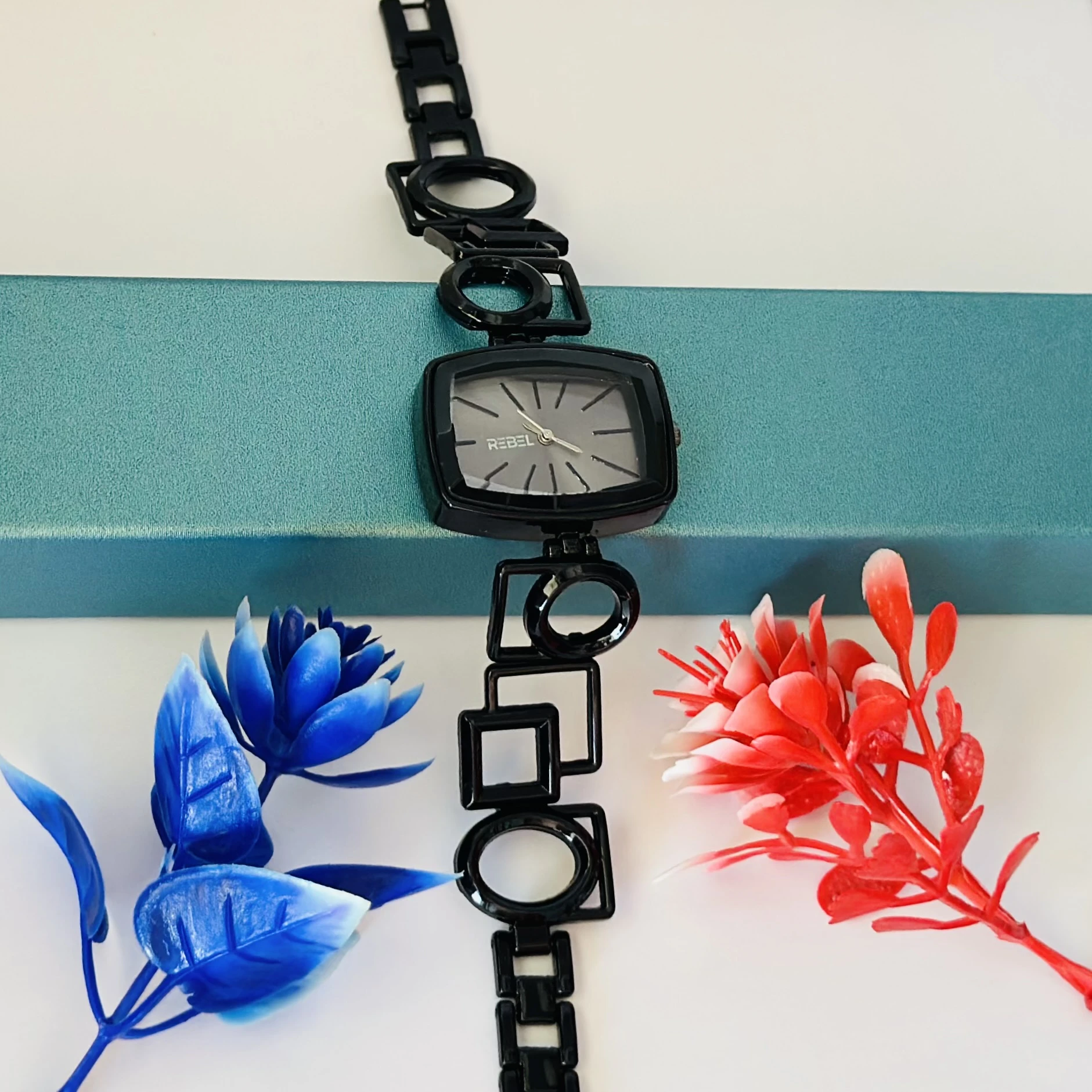 Analog watch for women and girls.