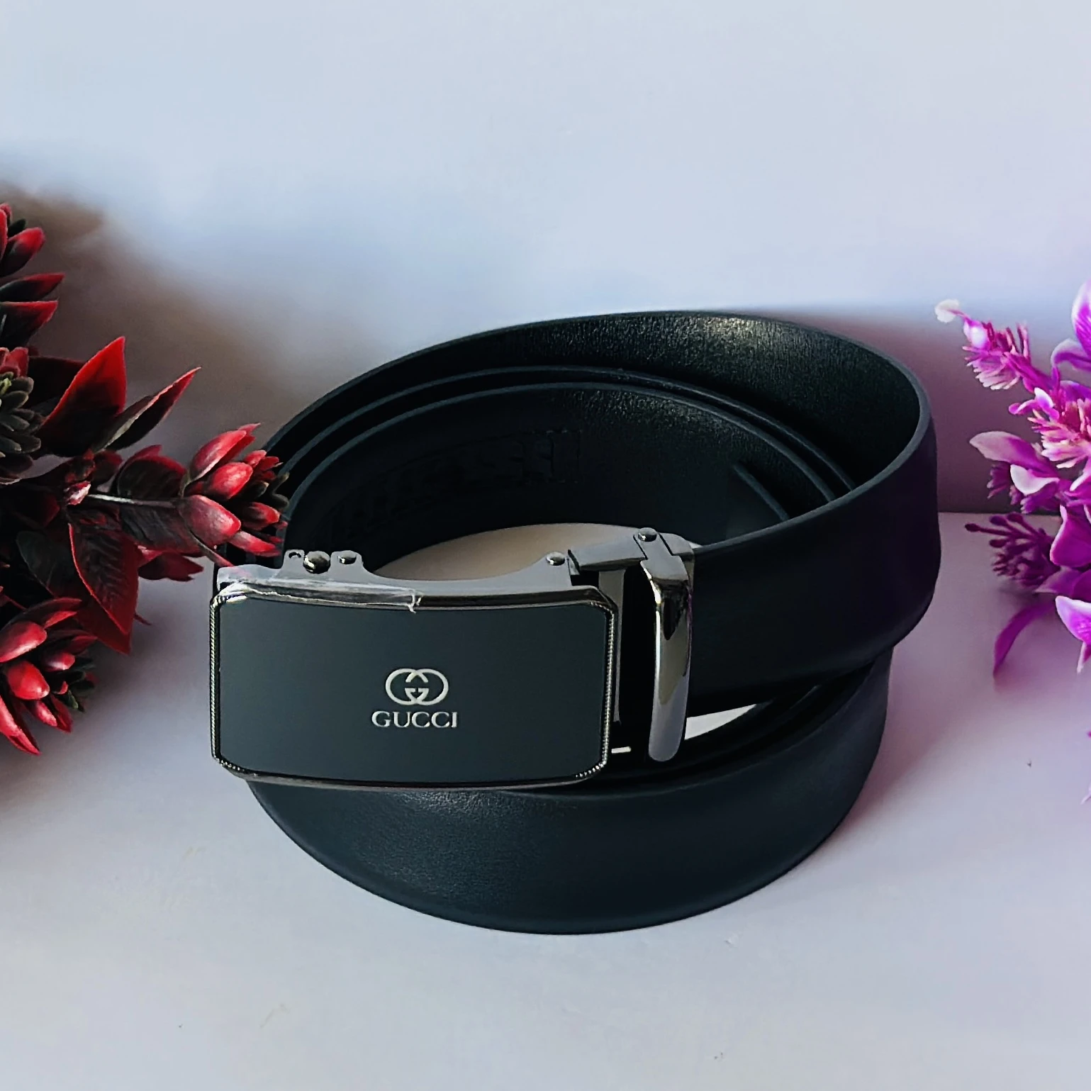 Black Gucci leather belt
