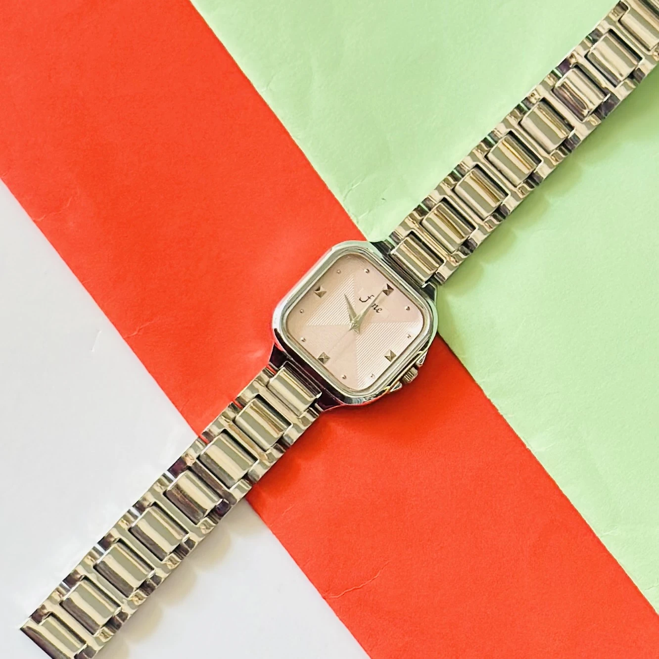Manifester Quartz Analog Pink Dial Metal Strap Watch For Girls