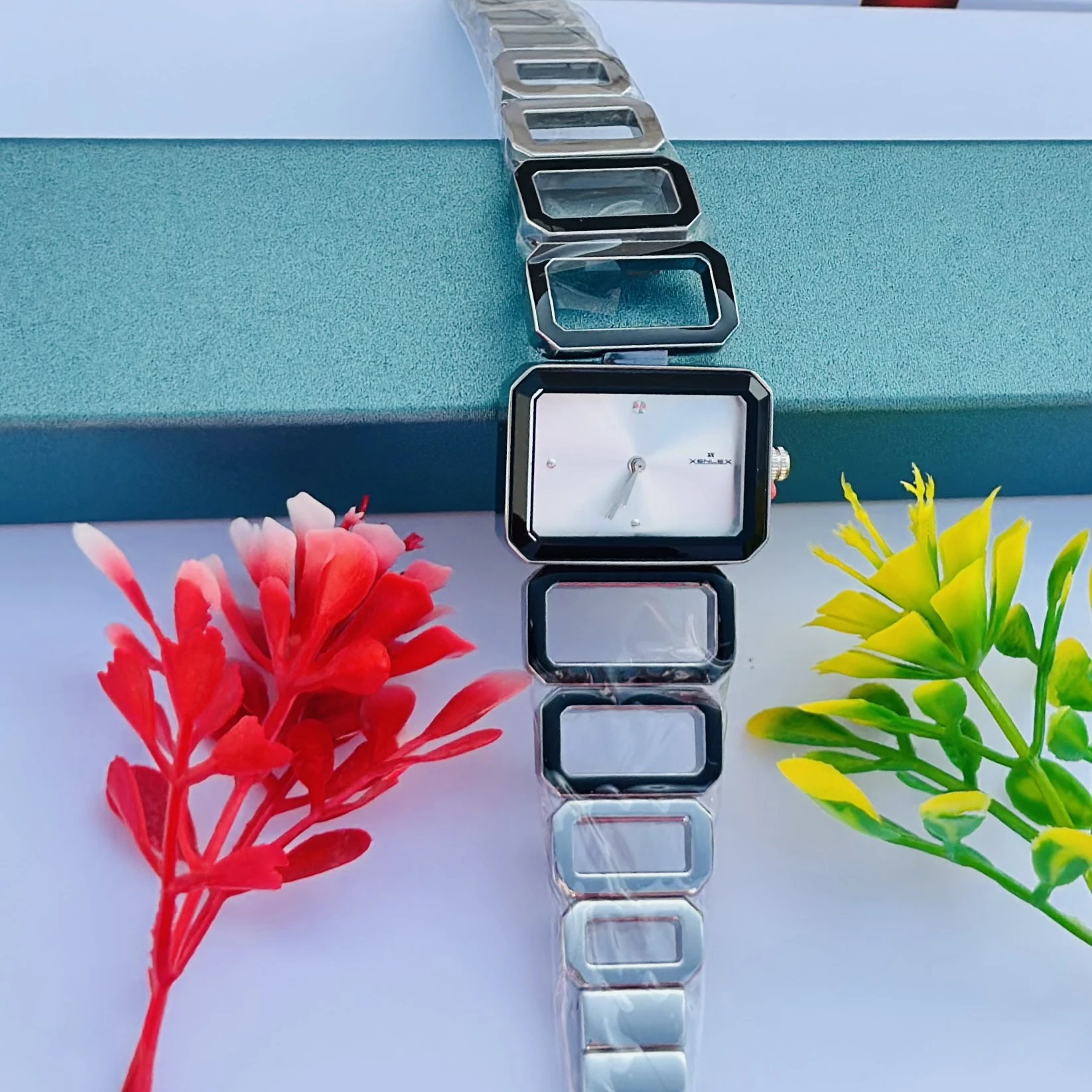 Analog watch For women