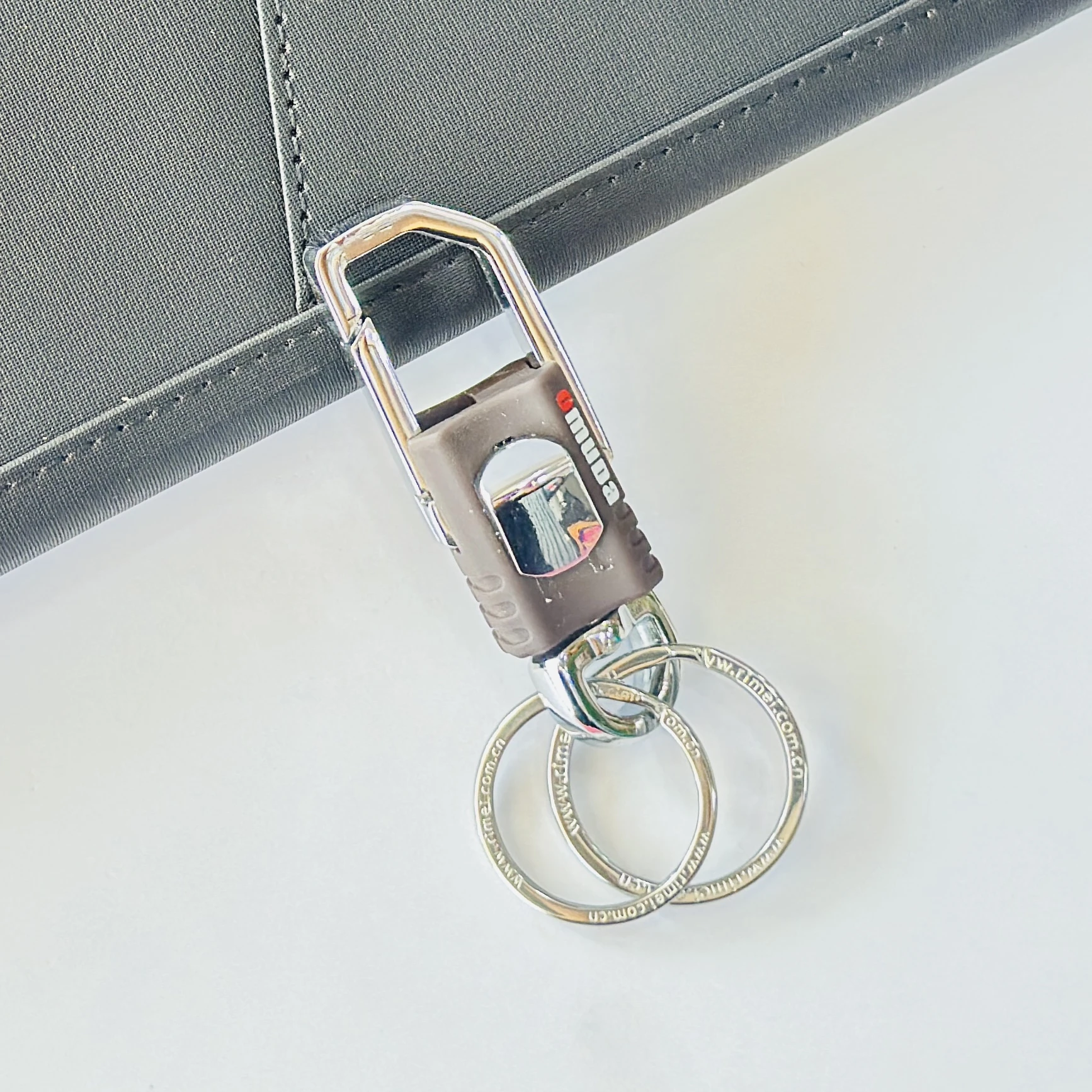 Omuda Metal Keychain