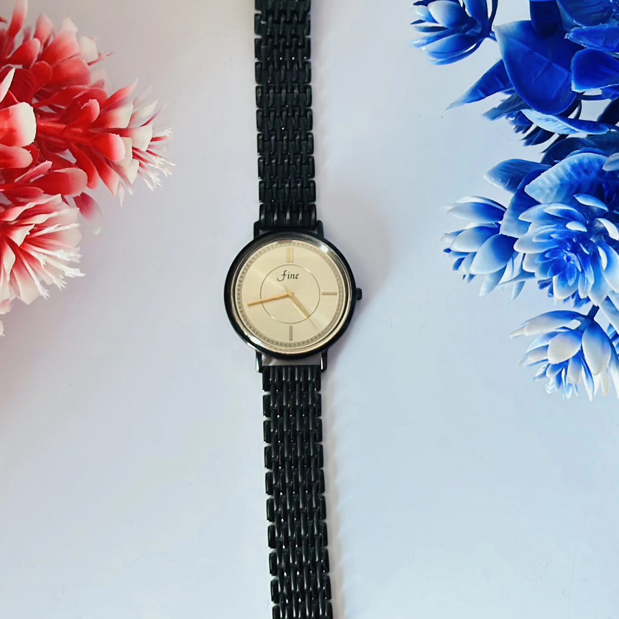 Analog quartz watch for women