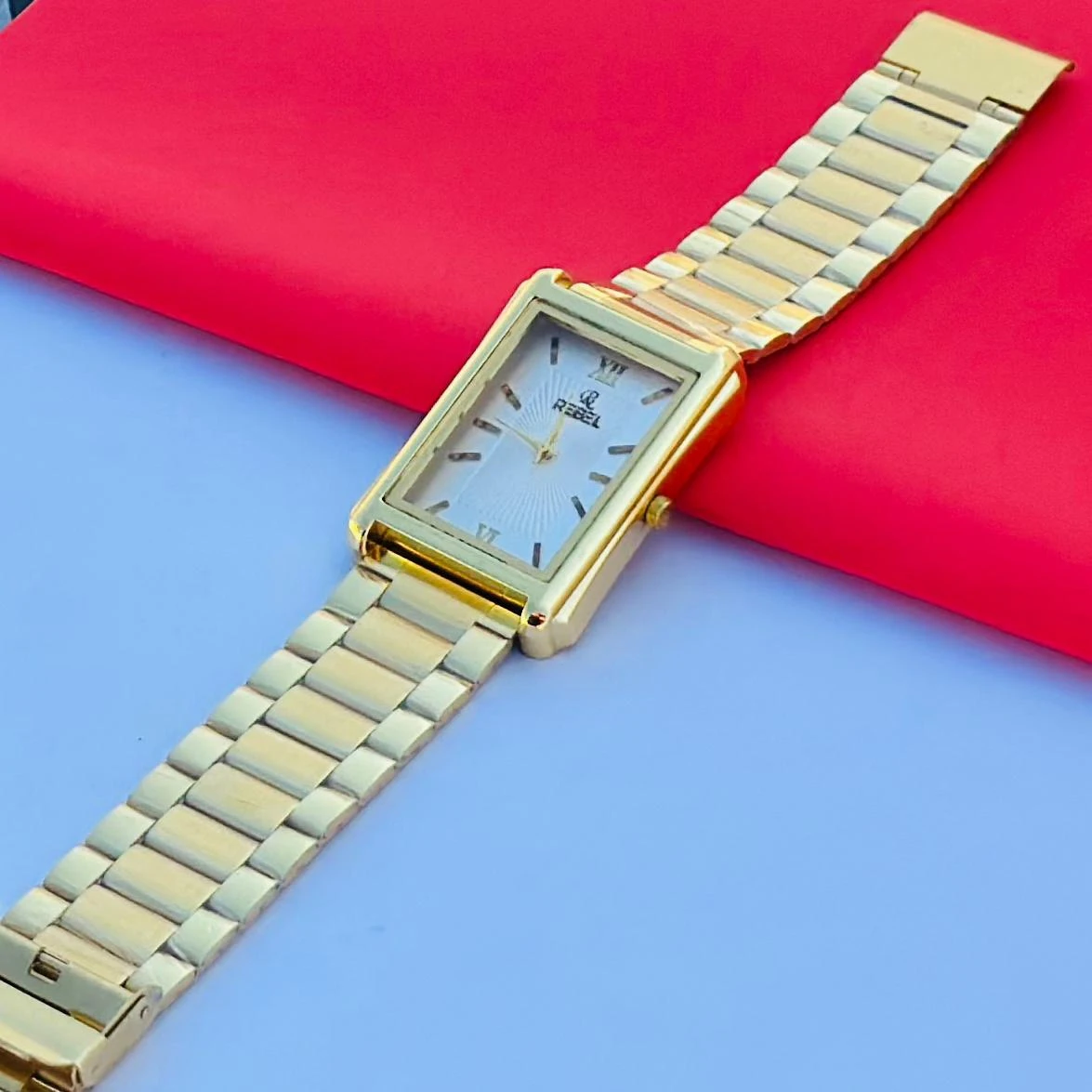 Golden Design analog watch