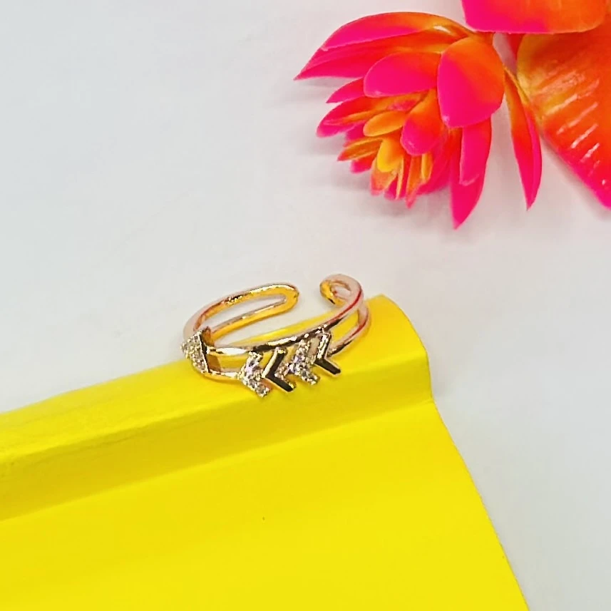 Rose gold-toned women's finger ring