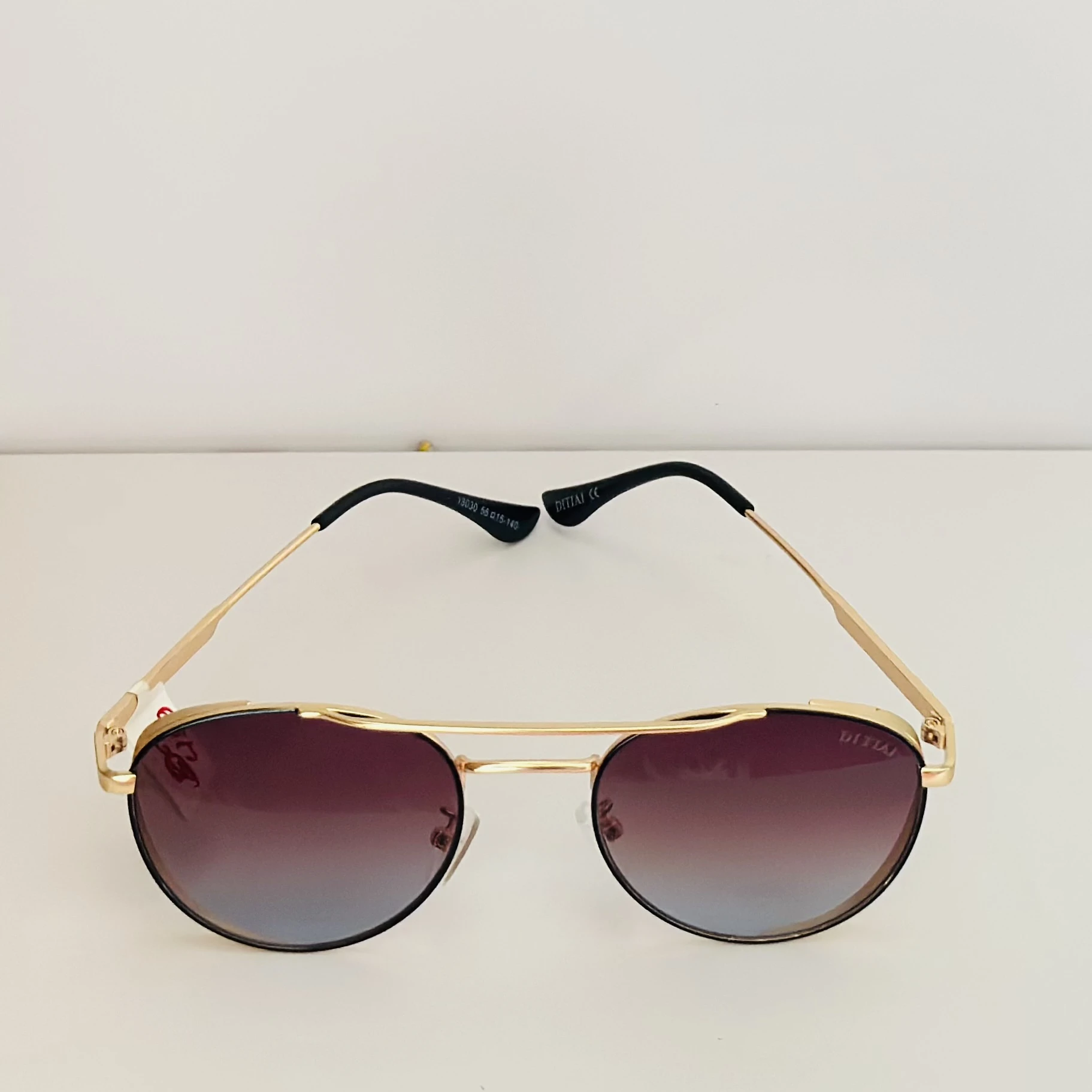 Mont Davis 2252 aviator sunglasses in golden and black.