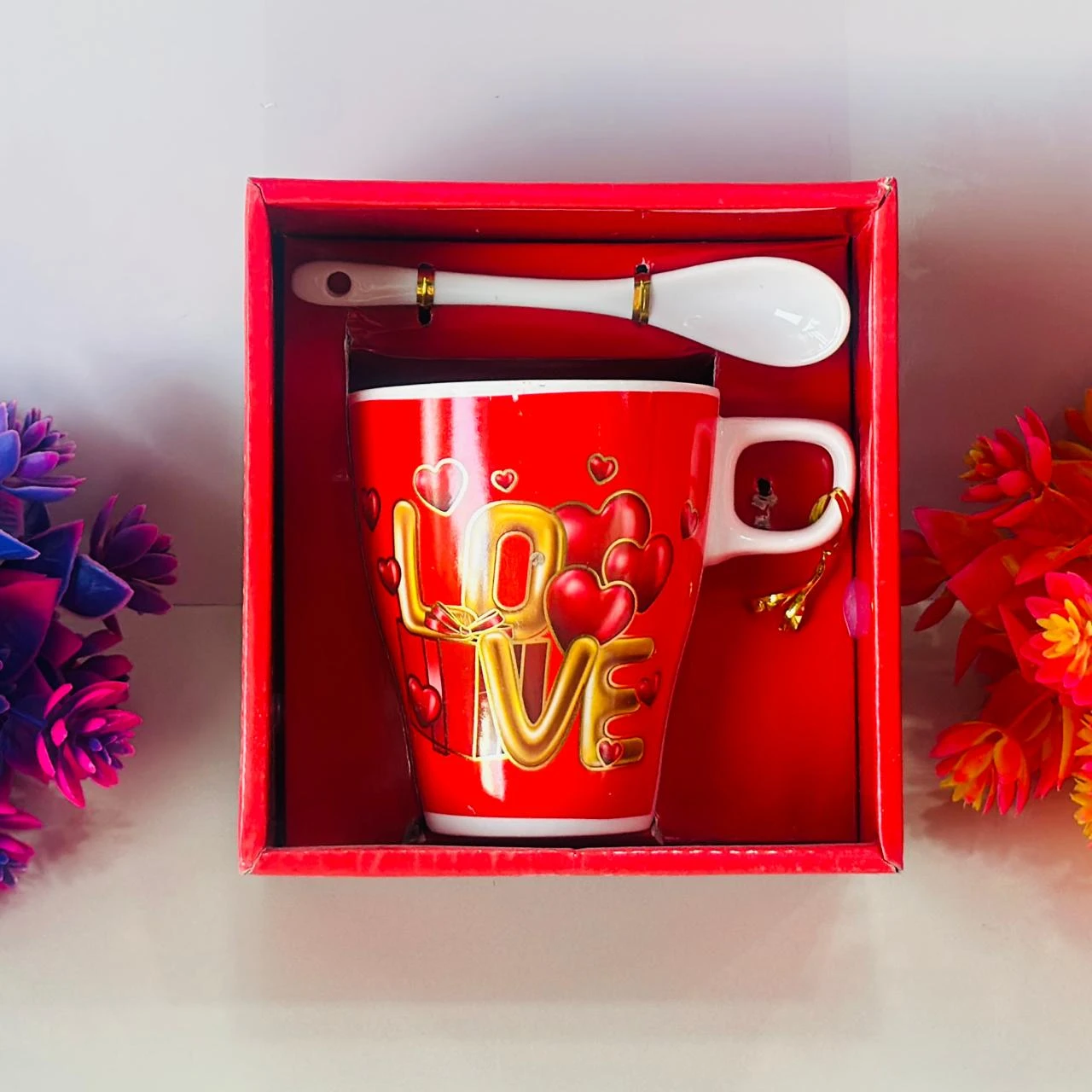 Red ceramic gift mug set with a spoon… QG7UOZ