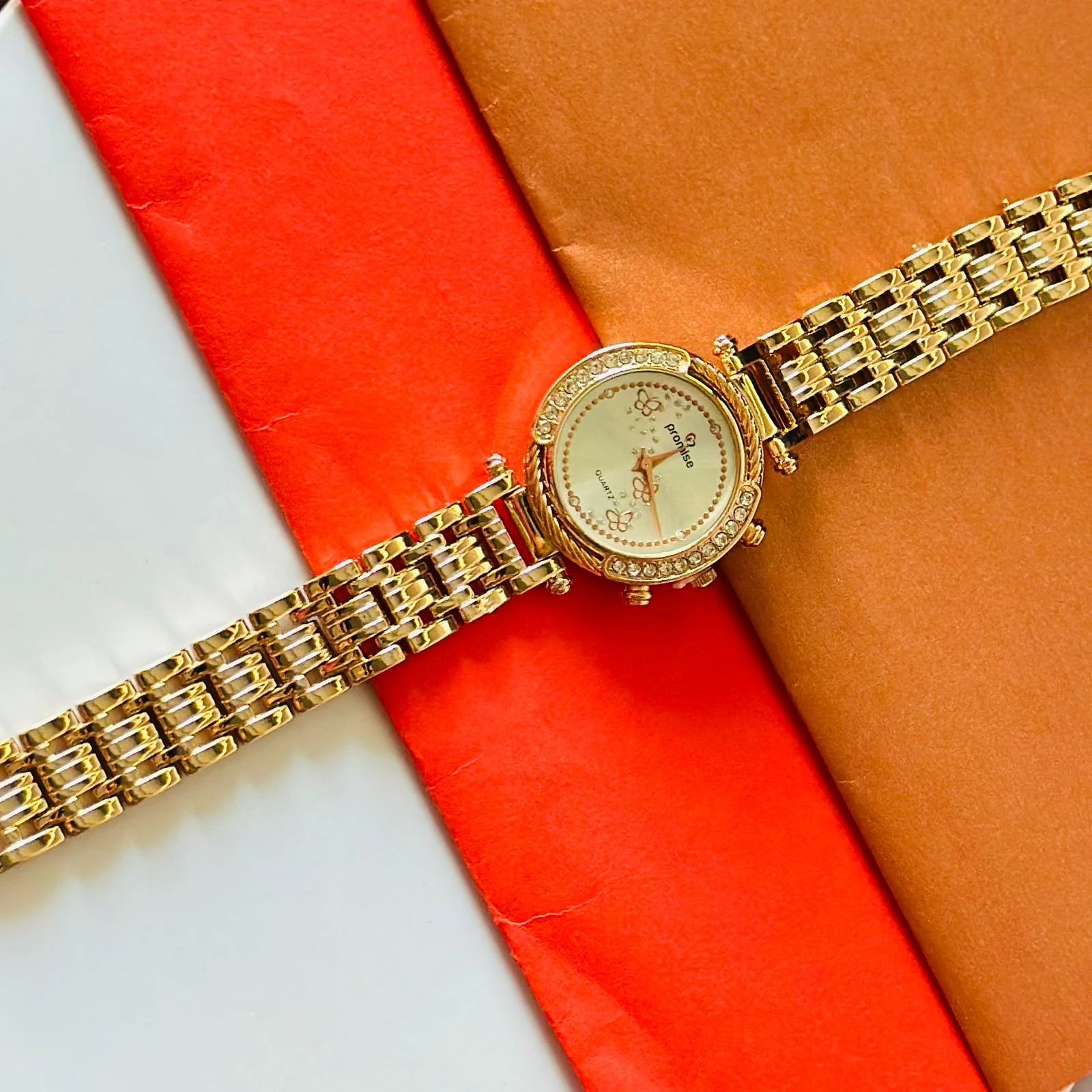 Felix women's analogue watch with a rose gold-toned metal strap