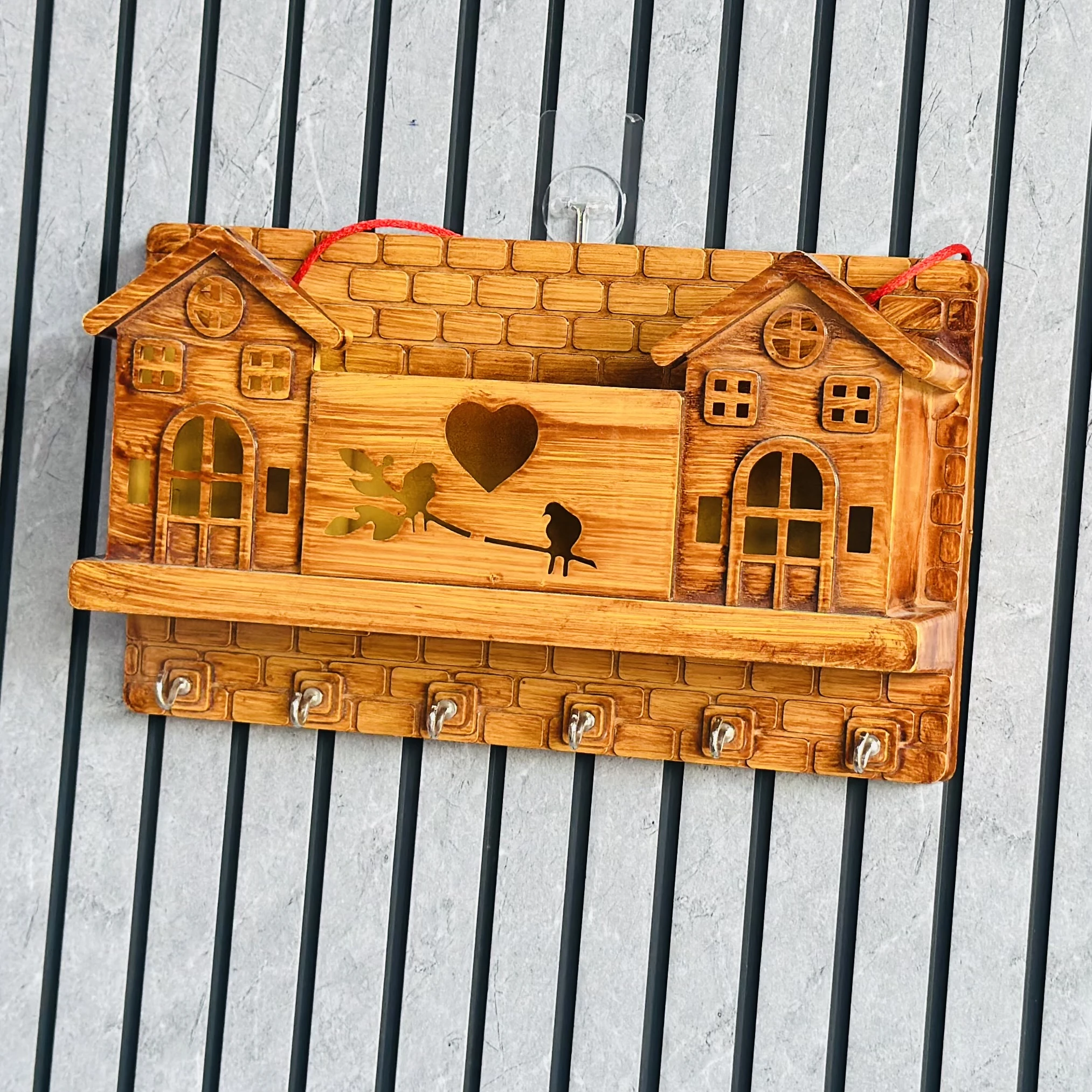 Wooden key holder (SKU-D5AHEK)