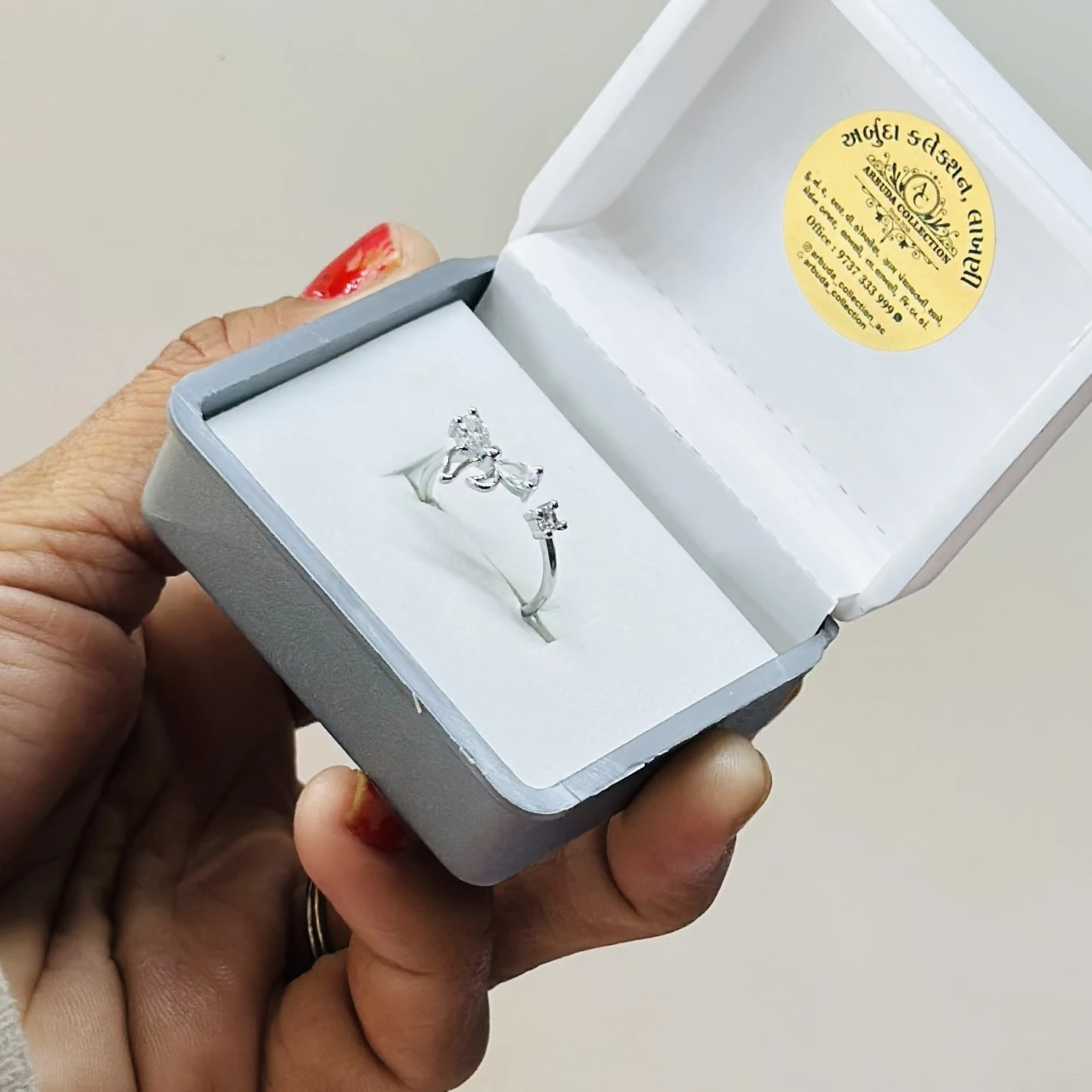 sterling silver floral ring with zircon stones.