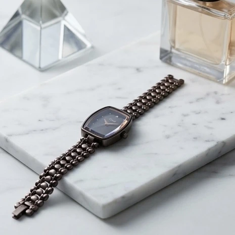 Dark  metallic bracelet analog watch