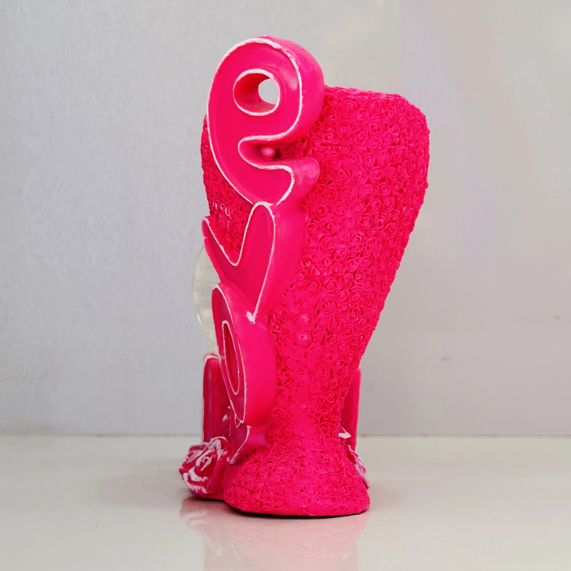 Pink "Love Couple" figurine showpiece.(SKU-Q8SR3Z))