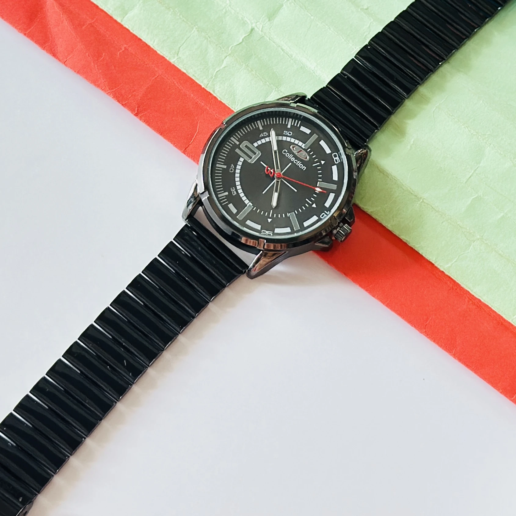 Analogue black dial men's watch