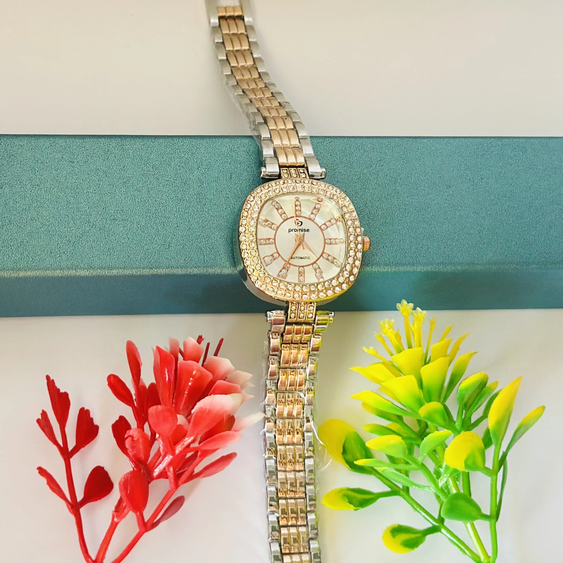 Fashion analog women's watch