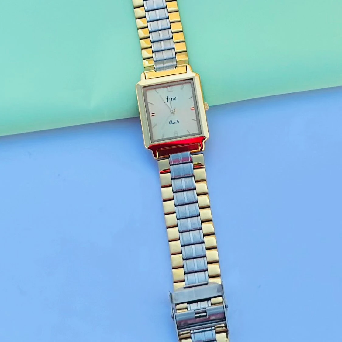 Man’s analog watch