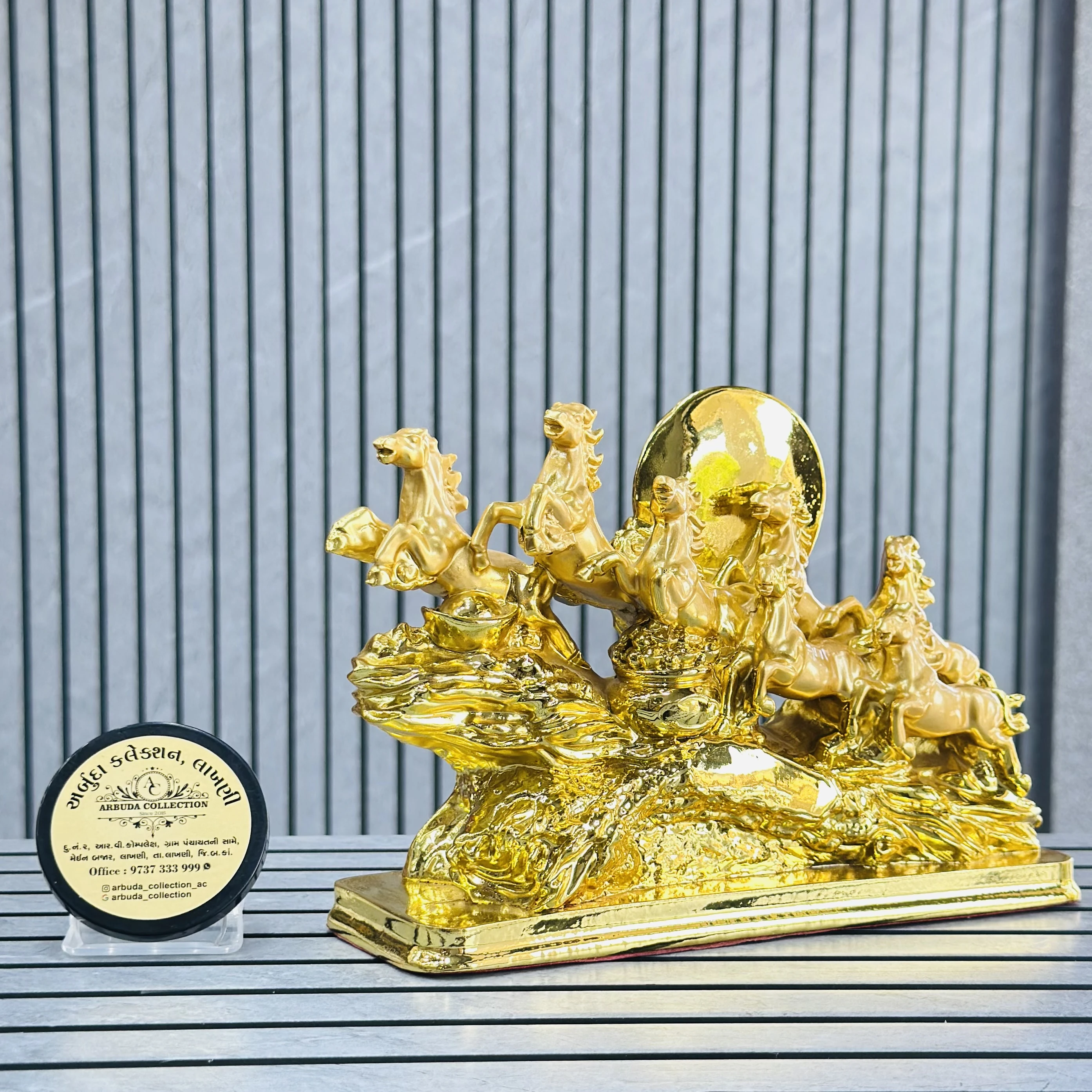Golden Poliresina murti