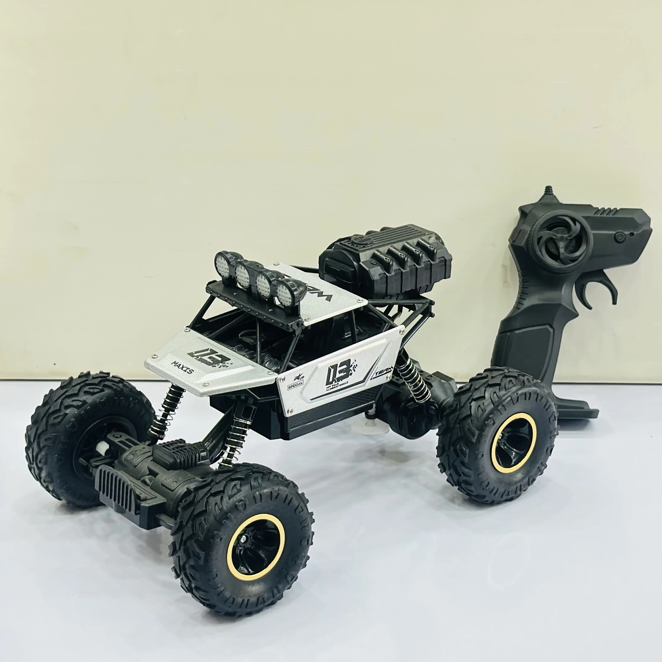 Toybei Rock Crawler Alloy Material 1:16 Scale remote control monster truck.