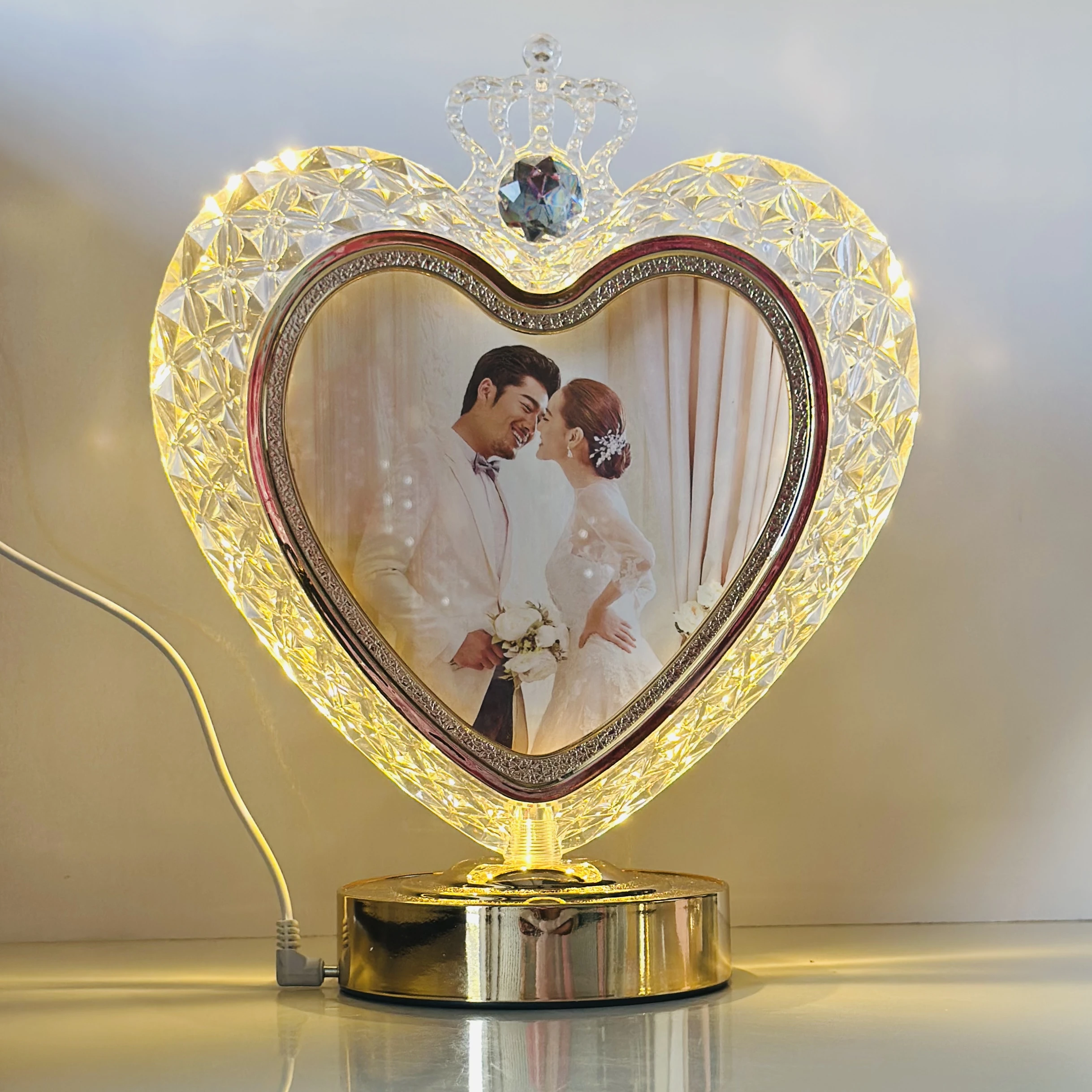 Romantic LED Dome Lamp with Kissing Couple