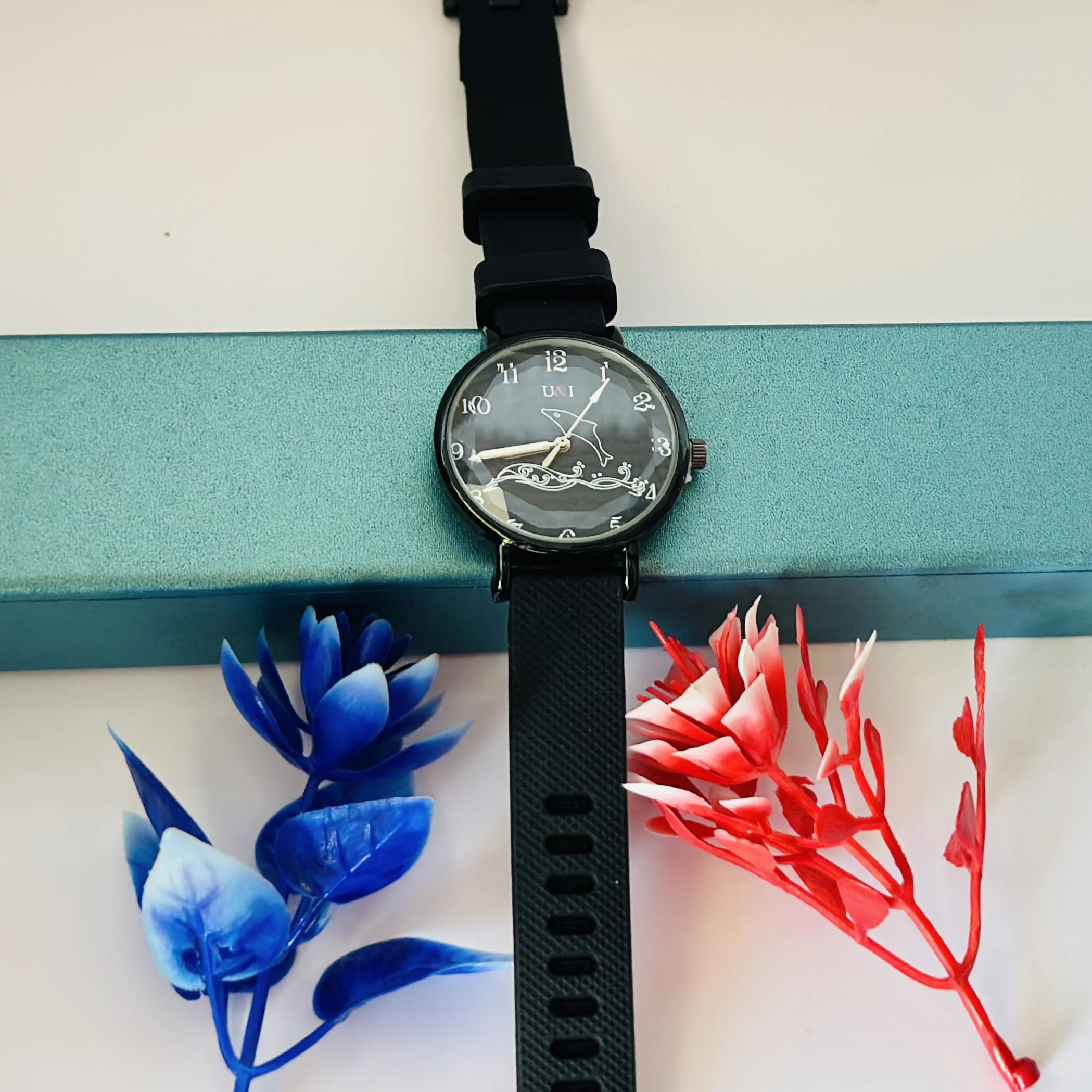 fashionable women's quartz watch