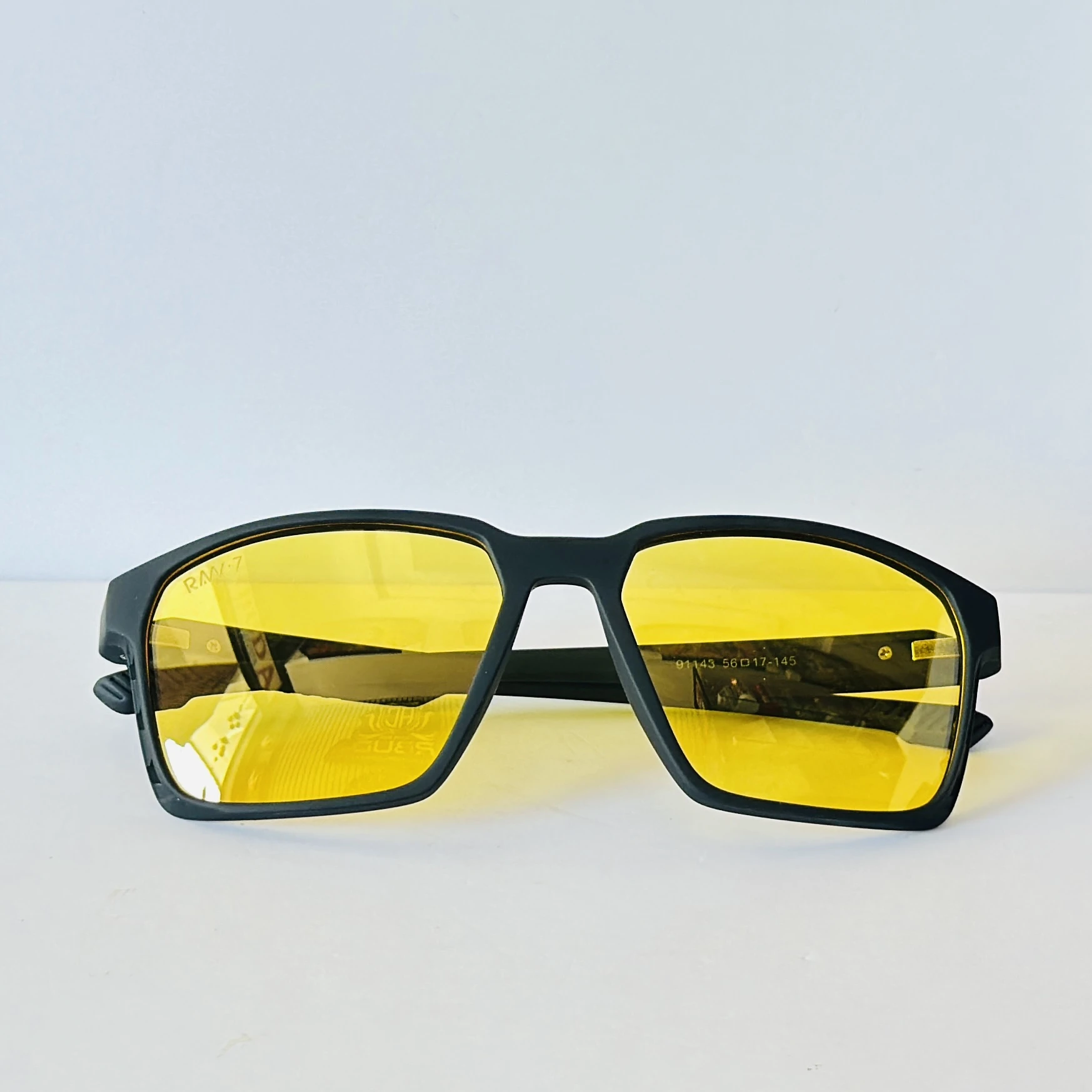 sunglasses with yellow polarized lenses