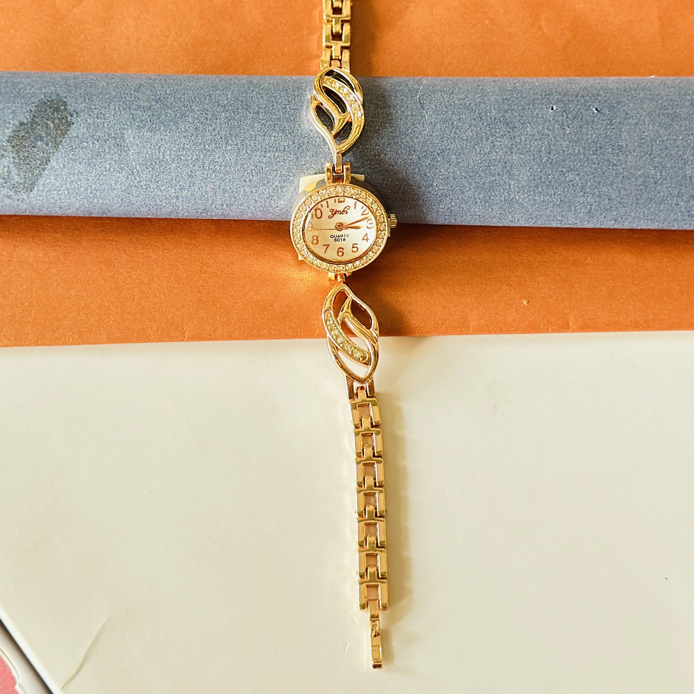 Analogue watch for girls