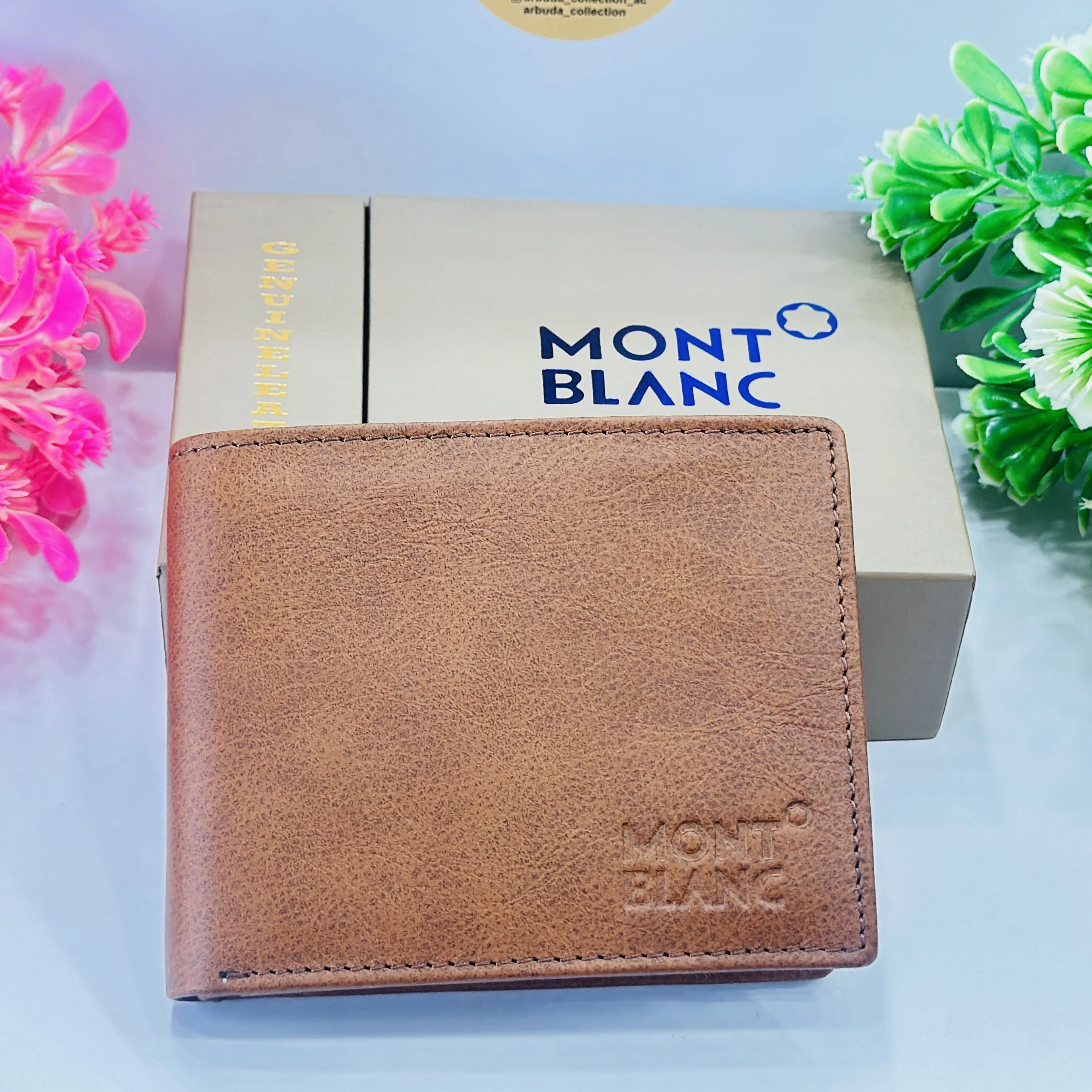 Brown leather men's bi-fold wallet
