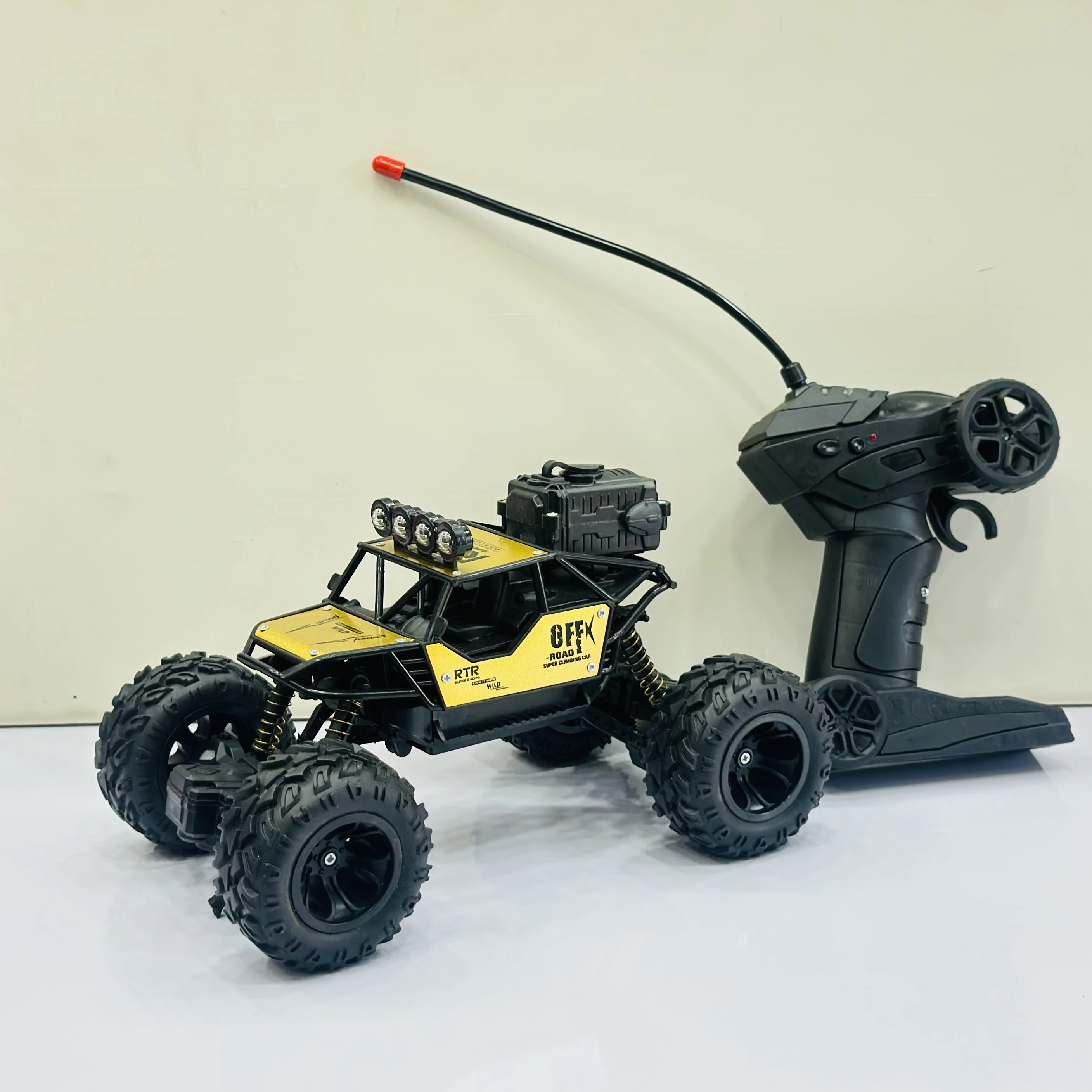 Toyboi 1:18 scale R/C die-cast metal rock crawler toy.