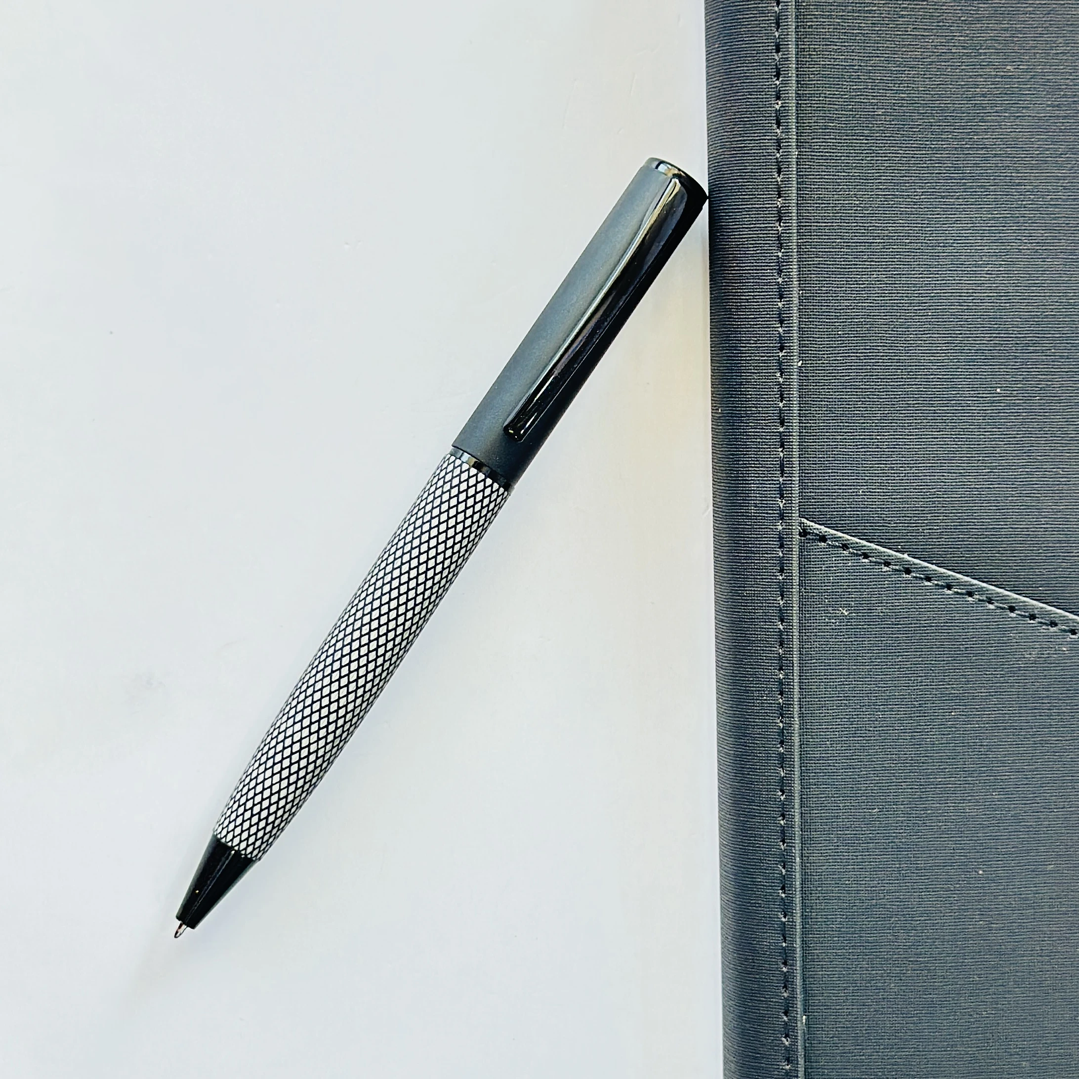 Subset Chess ball pen