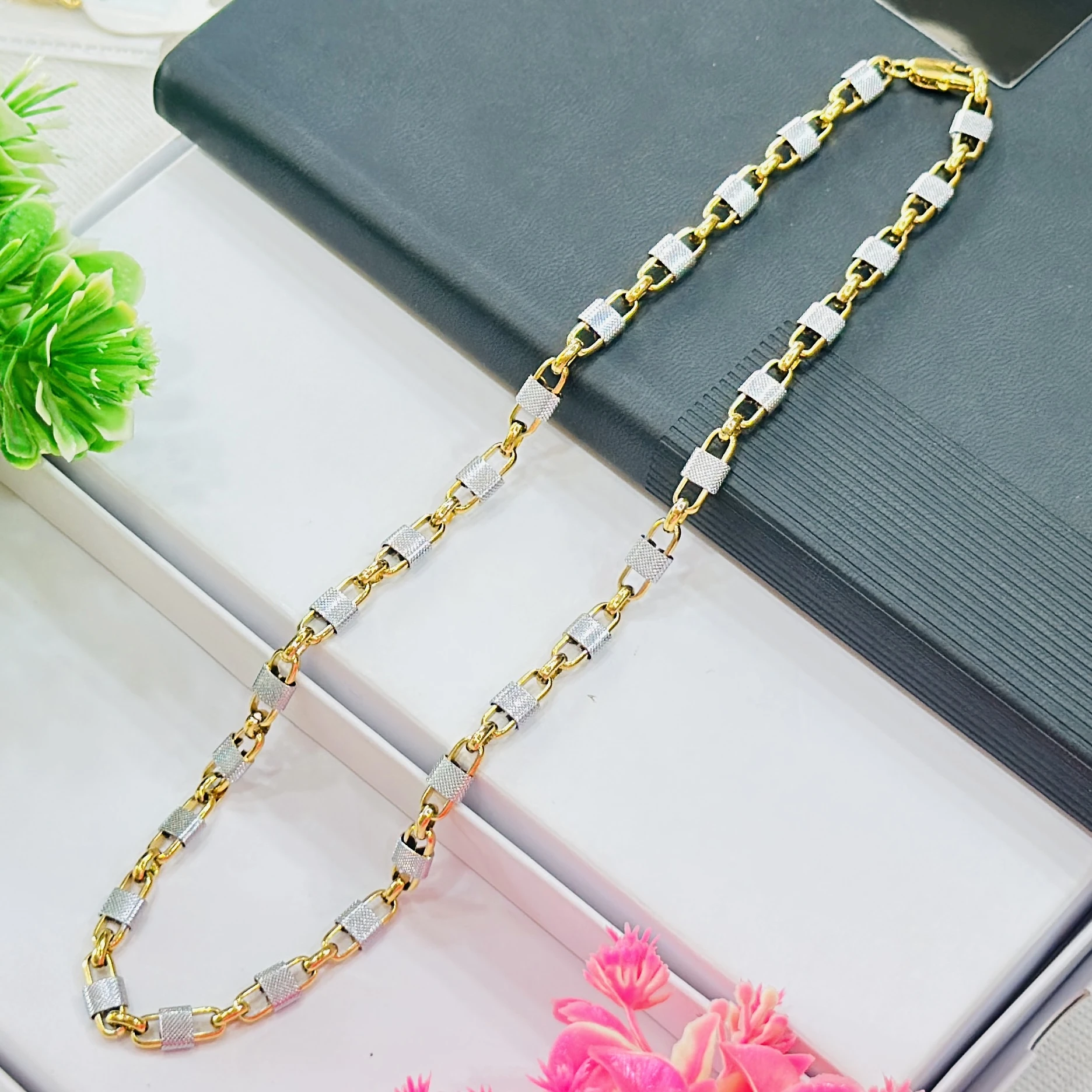 men's gold and silver textured chain