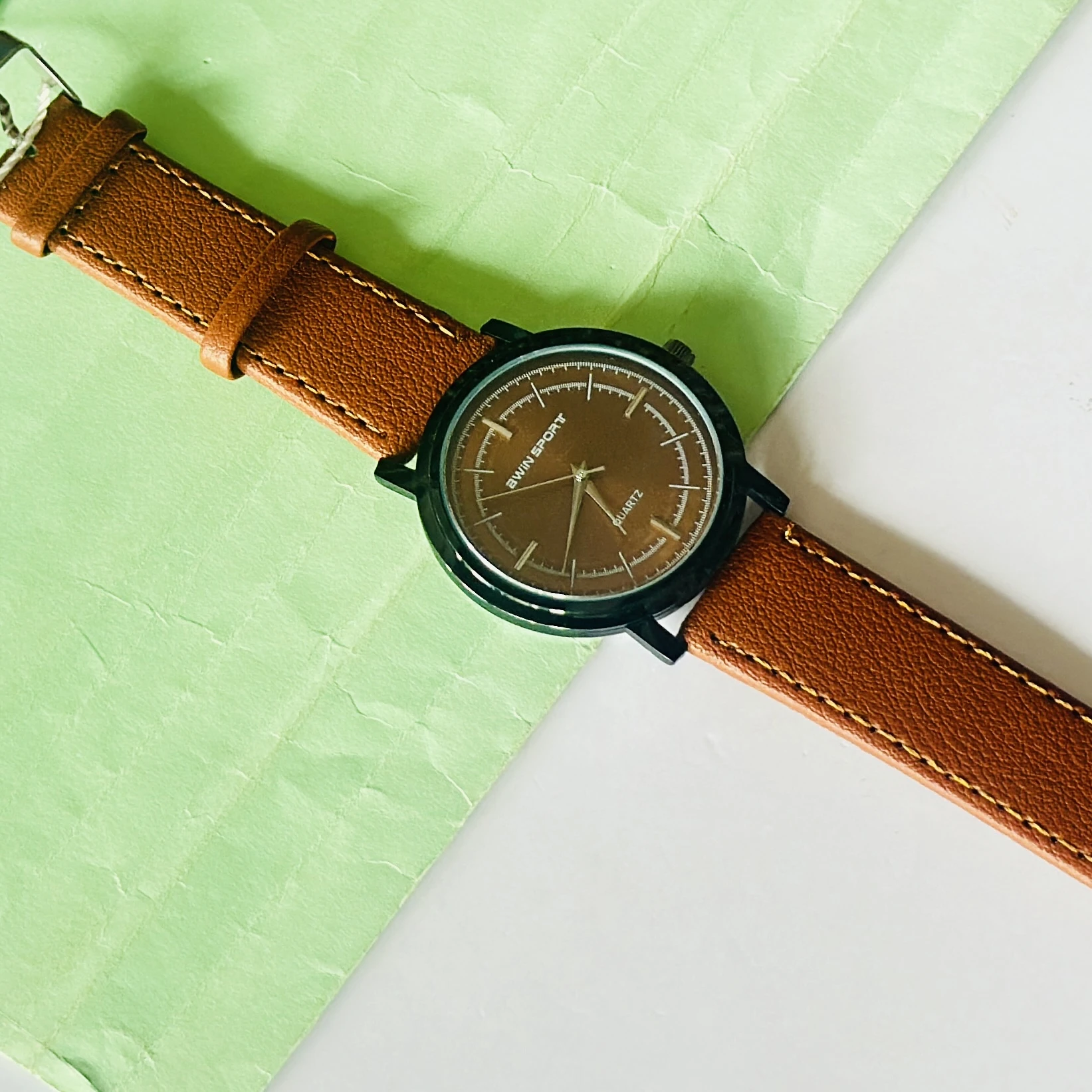 Quartz analog watches